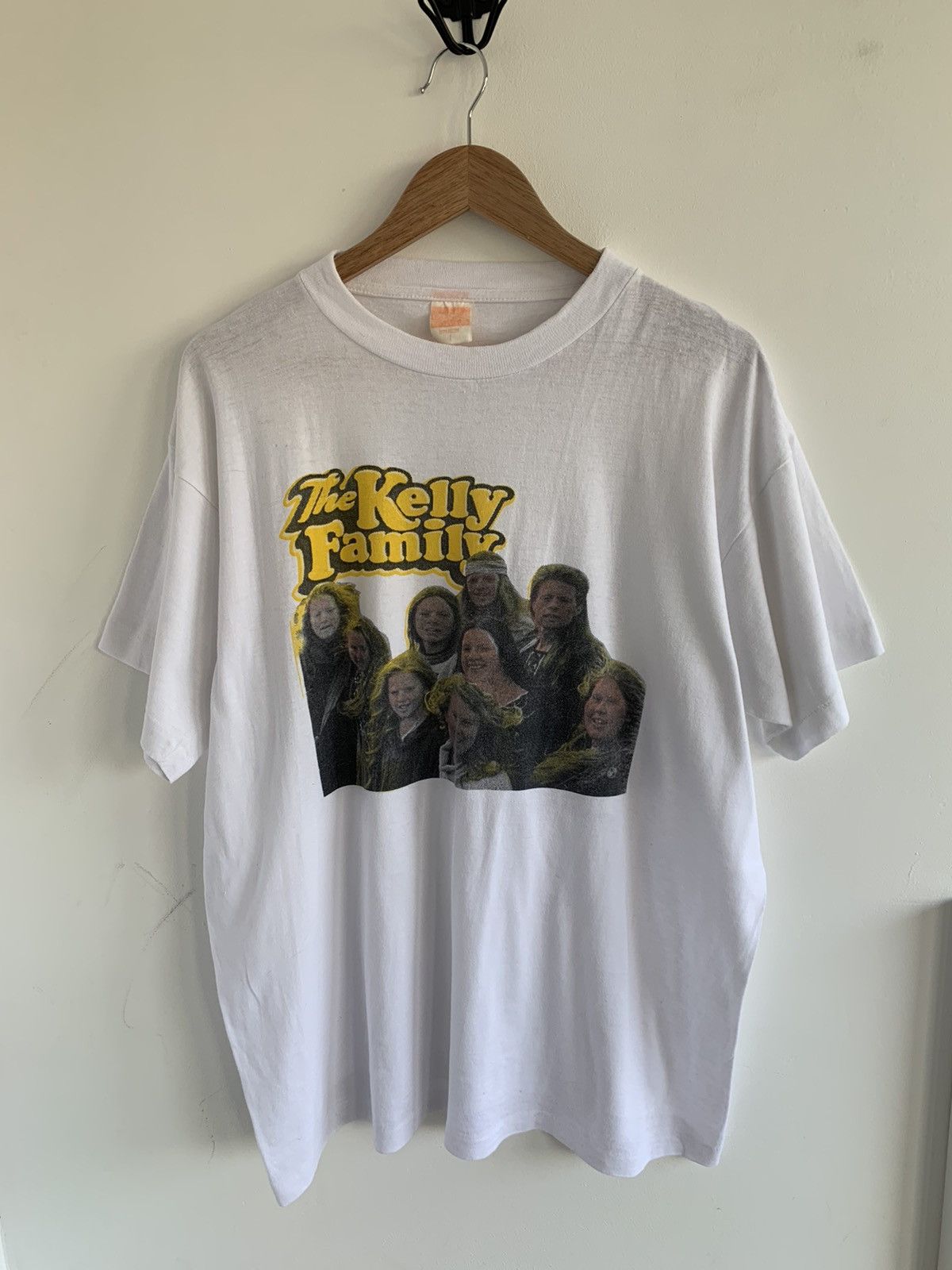 Band Tees Vintage The Kelly Family Singlestitch Tee Size US L / EU 52-54 / 3 - 1 Thumbnail