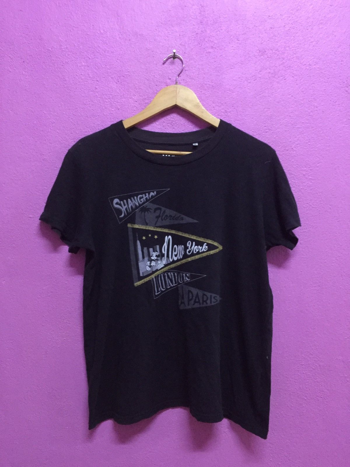 Disney Mickey Mouse Vacation Tshirts Size XL Size US XL / EU 56 / 4 - 1 Thumbnail