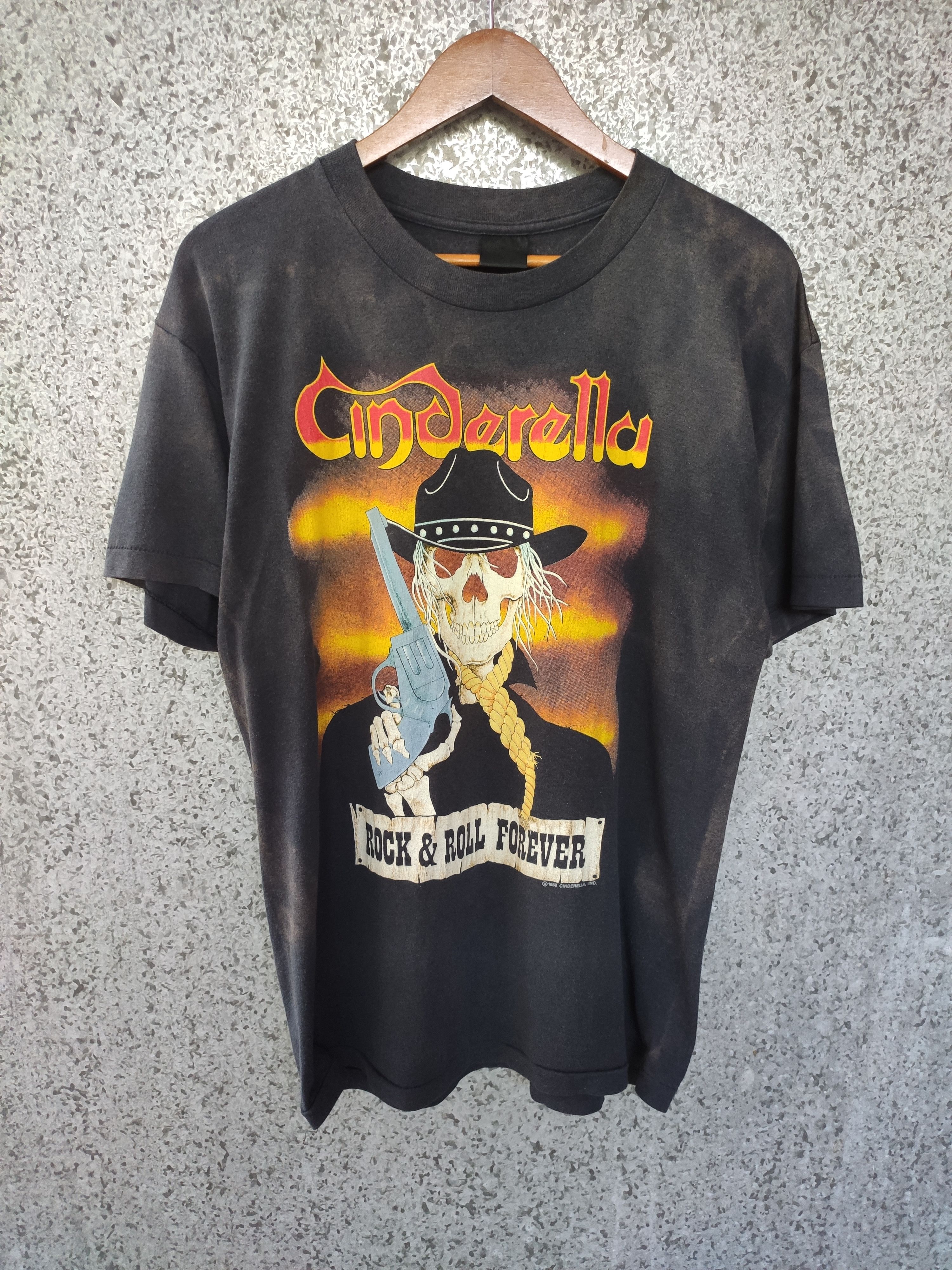 Band Tees 🔥 Vtg 80s Vintage Cinderella t shirt tour Japan sun faded Size US M / EU 48-50 / 2 - 3 Thumbnail