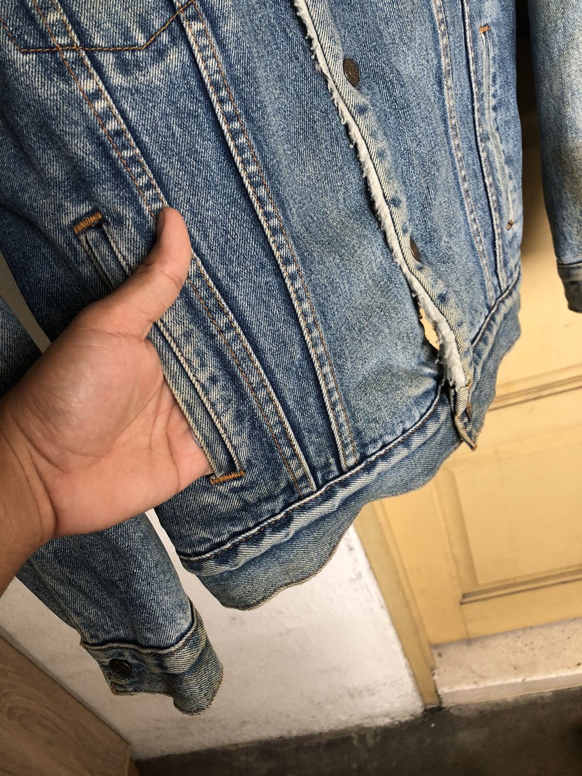 Levi's Vintage Levis Sherpa Distressed Colour Trucker Denim Jackets Size US L / EU 52-54 / 3 - 17 Thumbnail
