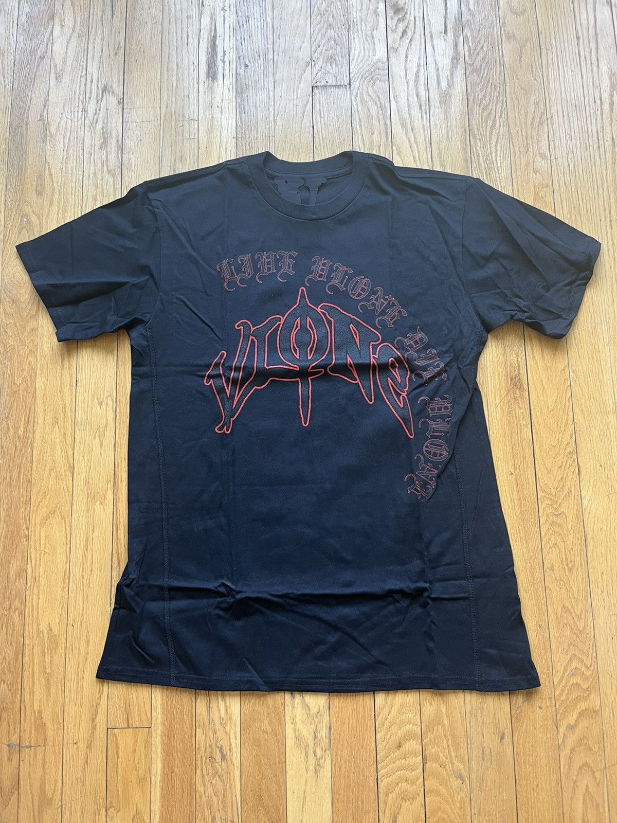 Vlone Vlone Red Old English T-shirt Black Size Small Size US S / EU 44-46 / 1 - 1 Thumbnail