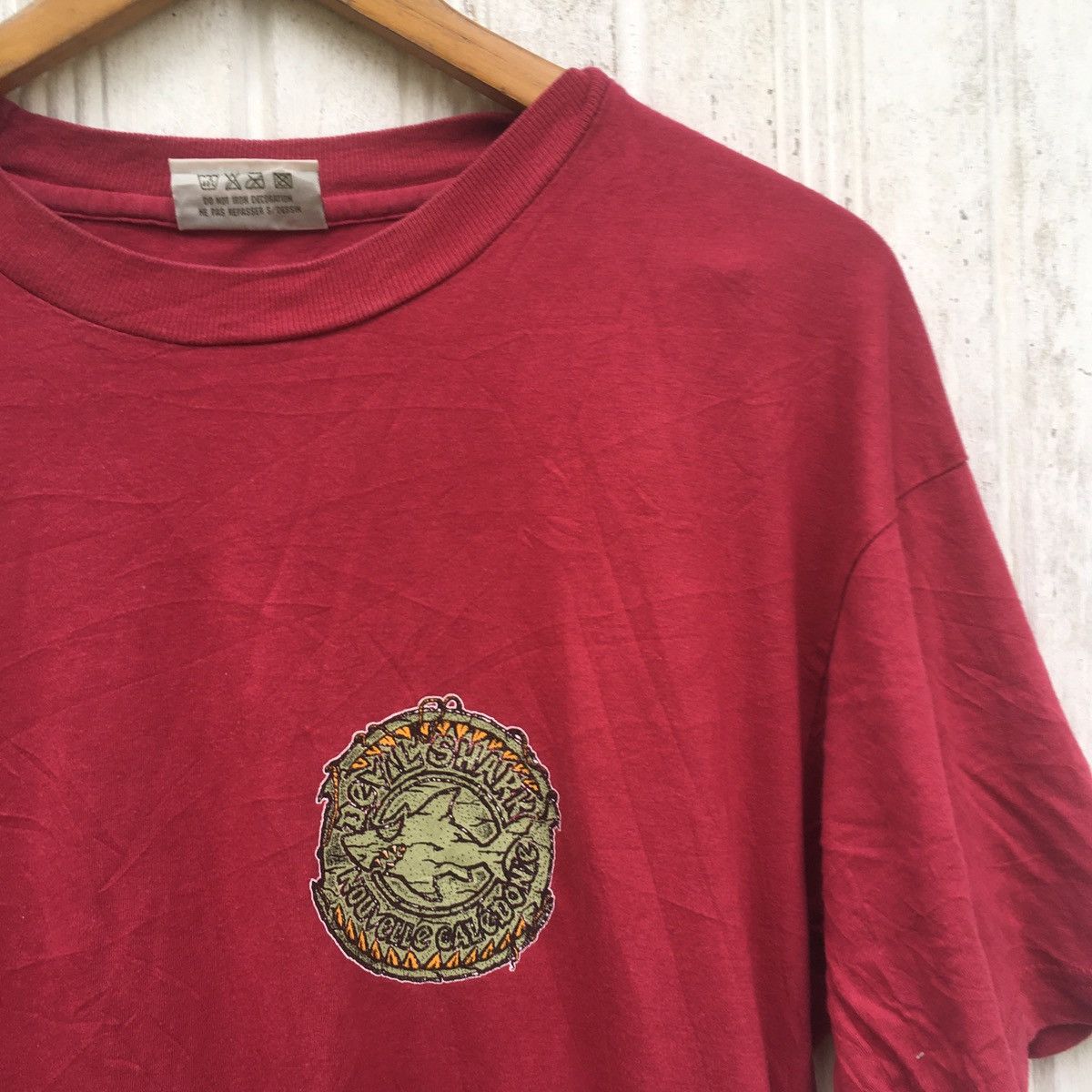 Vintage Vintage 90’s Devil Shark Nouvelle Caledonie Surf T shirt Size US L / EU 52-54 / 3 - 8 Thumbnail
