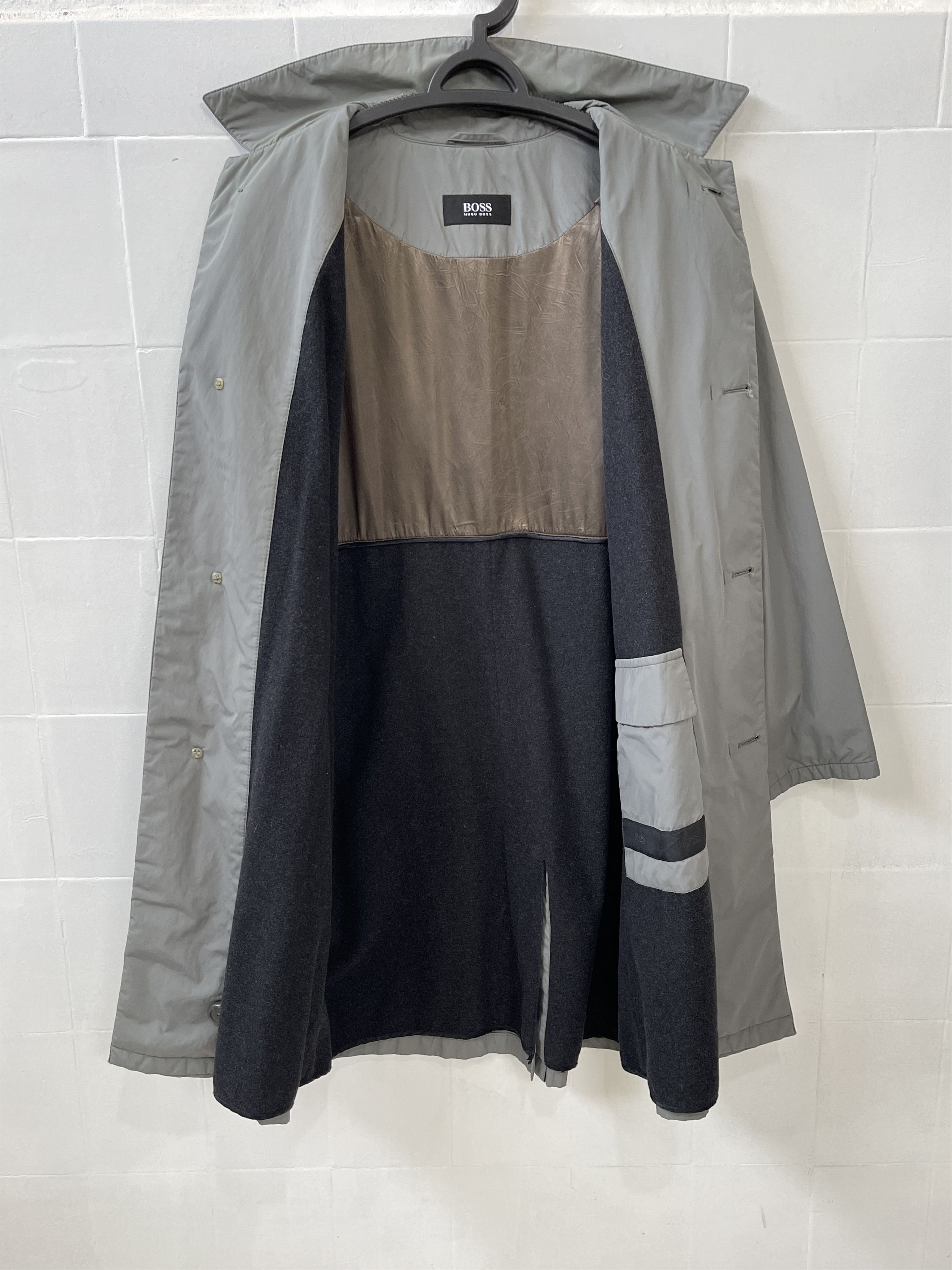 Hugo Boss 🔥 Hugo Boss trench coat rain waterproof size L Size US L / EU 52-54 / 3 - 8 Thumbnail