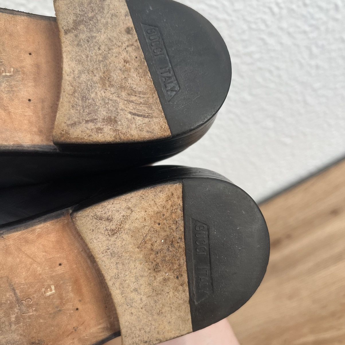 Gucci Gucci Black Loafers Black Leather Gold Logo Shoes Size US 9 / EU 42 - 8 Thumbnail