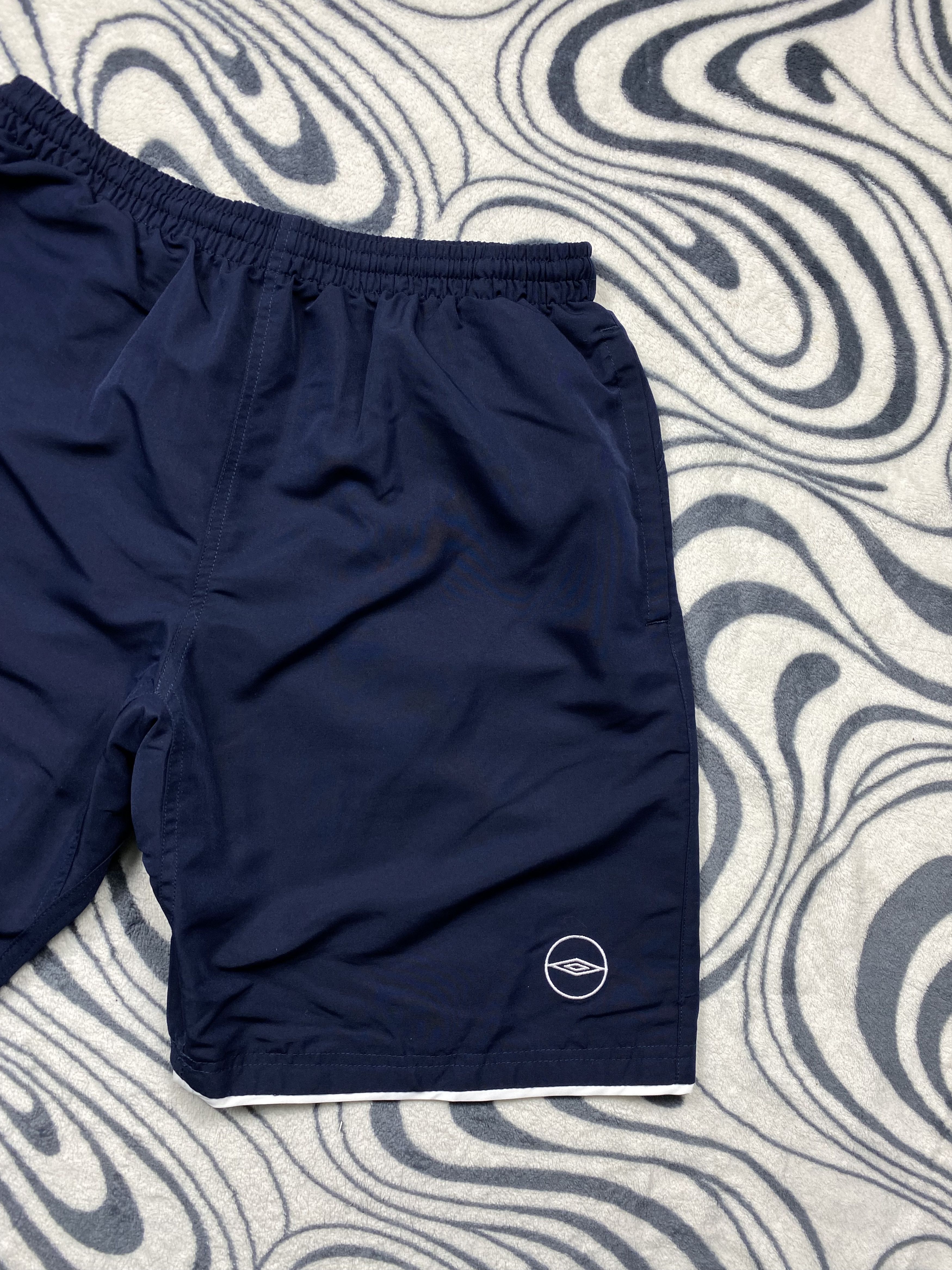 Umbro × Vintage Umbro Vintage Mens Nylon Shorts Y2K Size US 34 / EU 50 - 2 Thumbnail