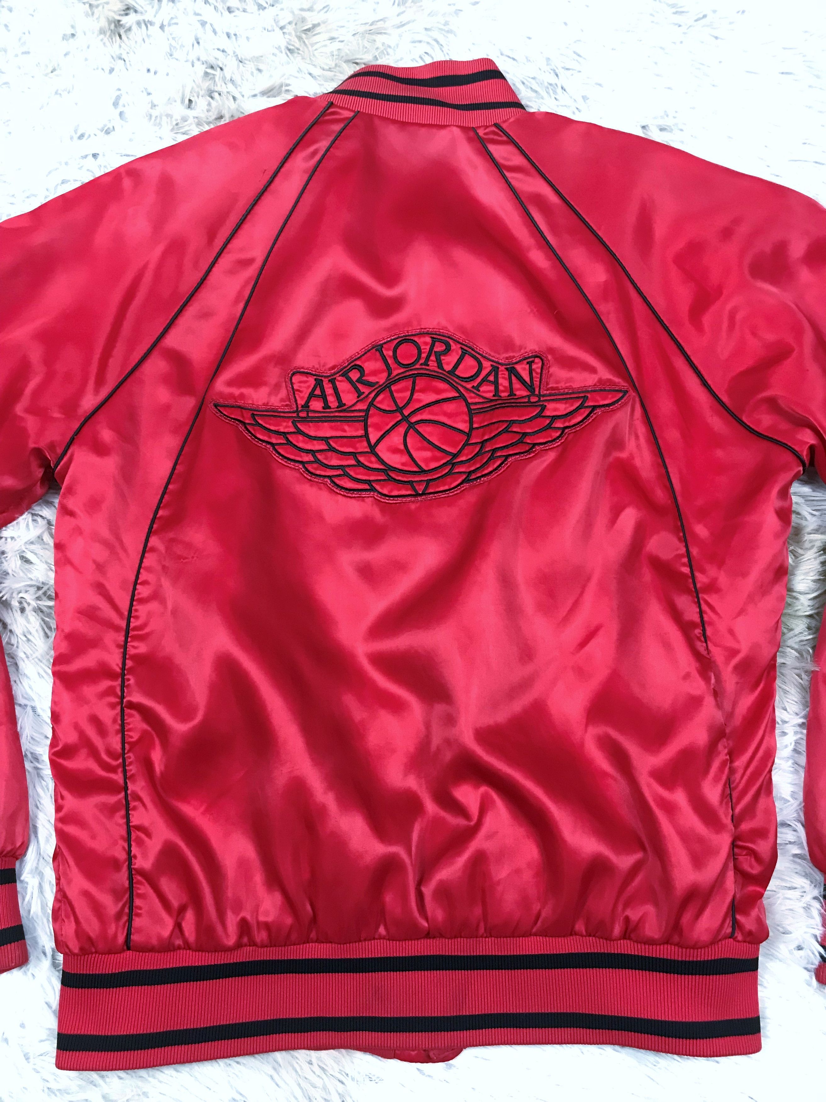 Nike × Vintage 80's NIKE AIR JORDAN OG Red Satin Bomber Jacket Blue Tag Size US S / EU 44-46 / 1 - 5 Thumbnail