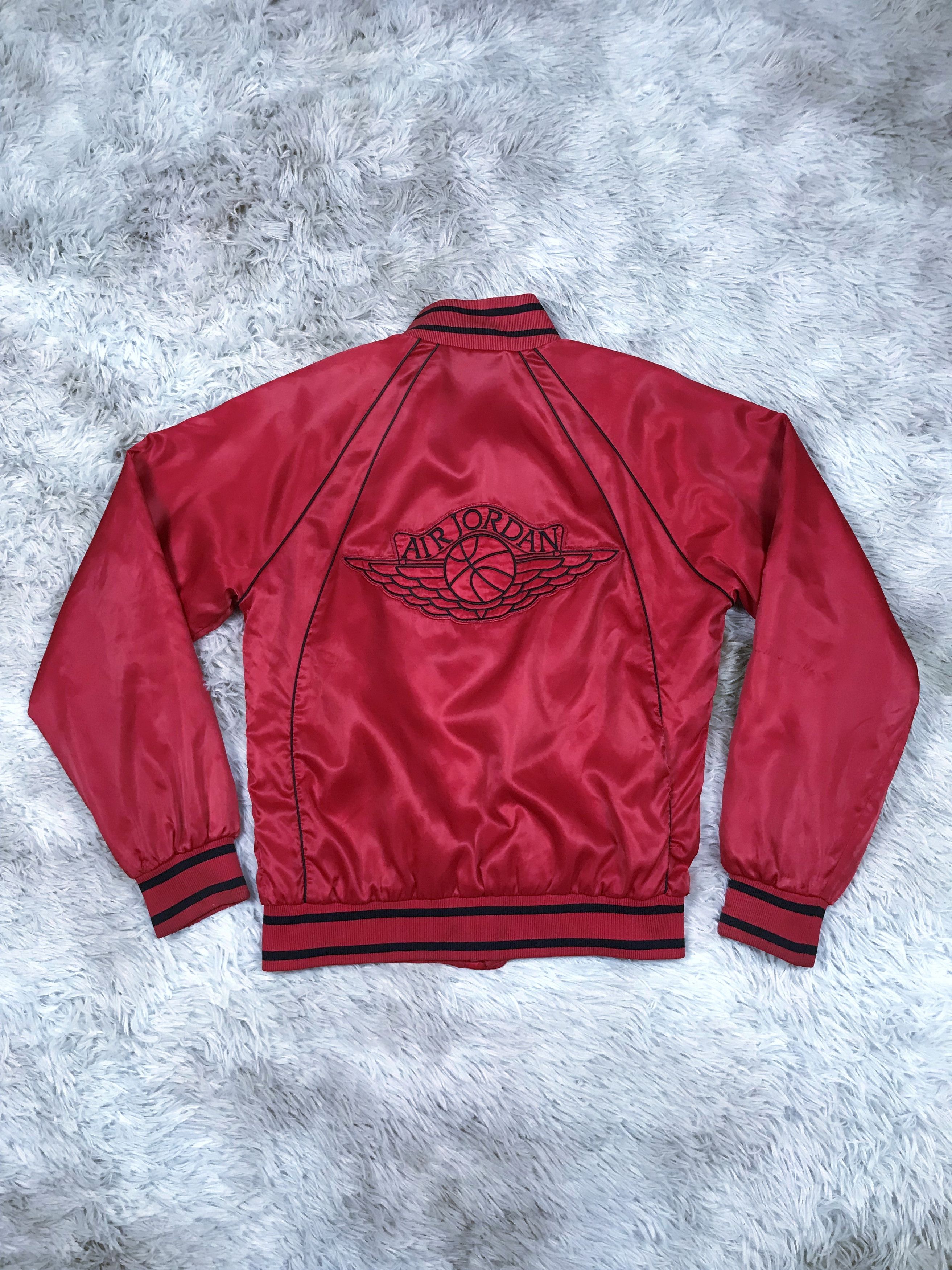 Nike × Vintage 80's NIKE AIR JORDAN OG Red Satin Bomber Jacket Blue Tag Size US S / EU 44-46 / 1 - 3 Thumbnail
