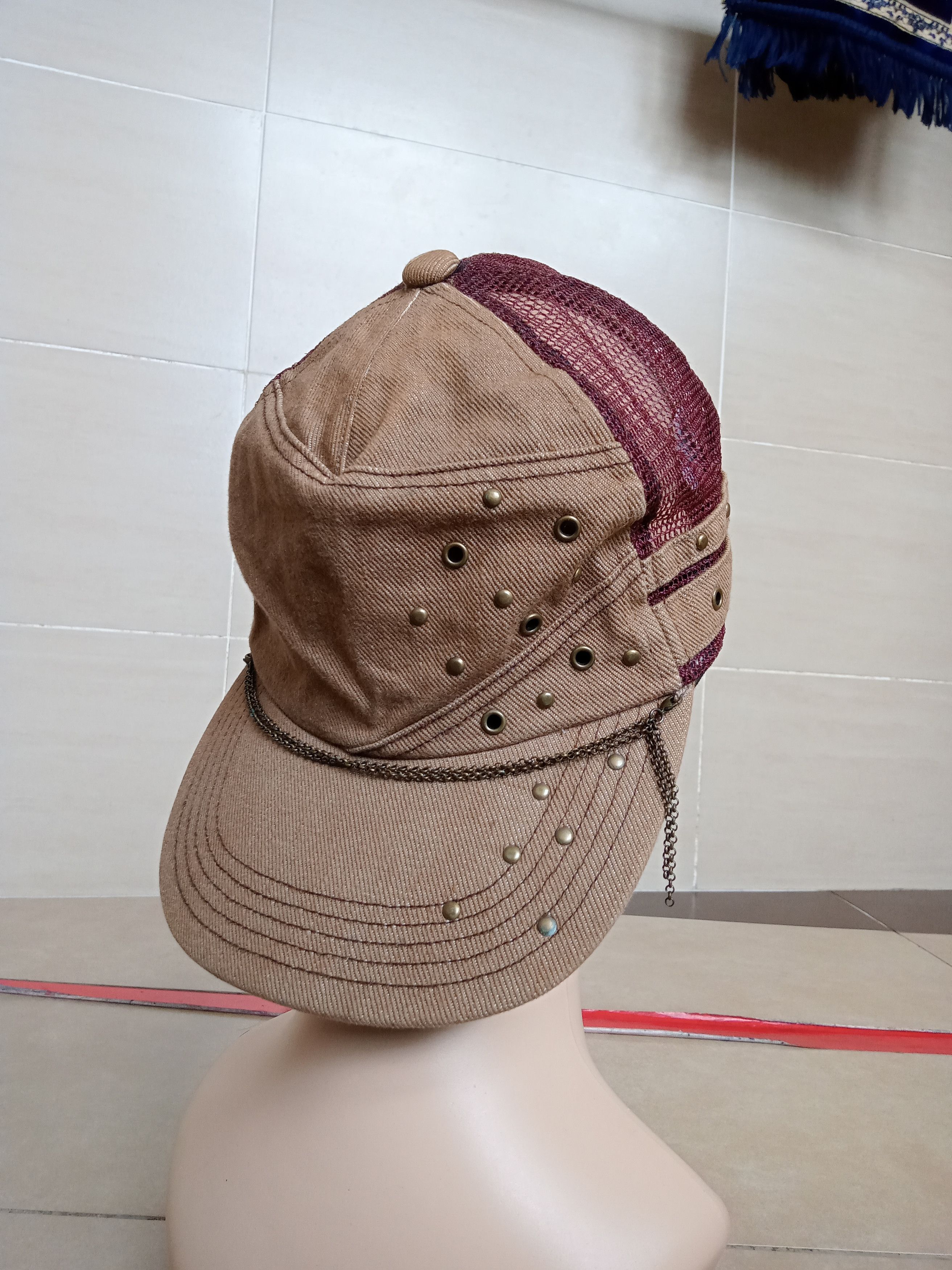 Vintage Vintage Universal Stylo Japanese Trucker Hat Size ONE SIZE - 1 Thumbnail