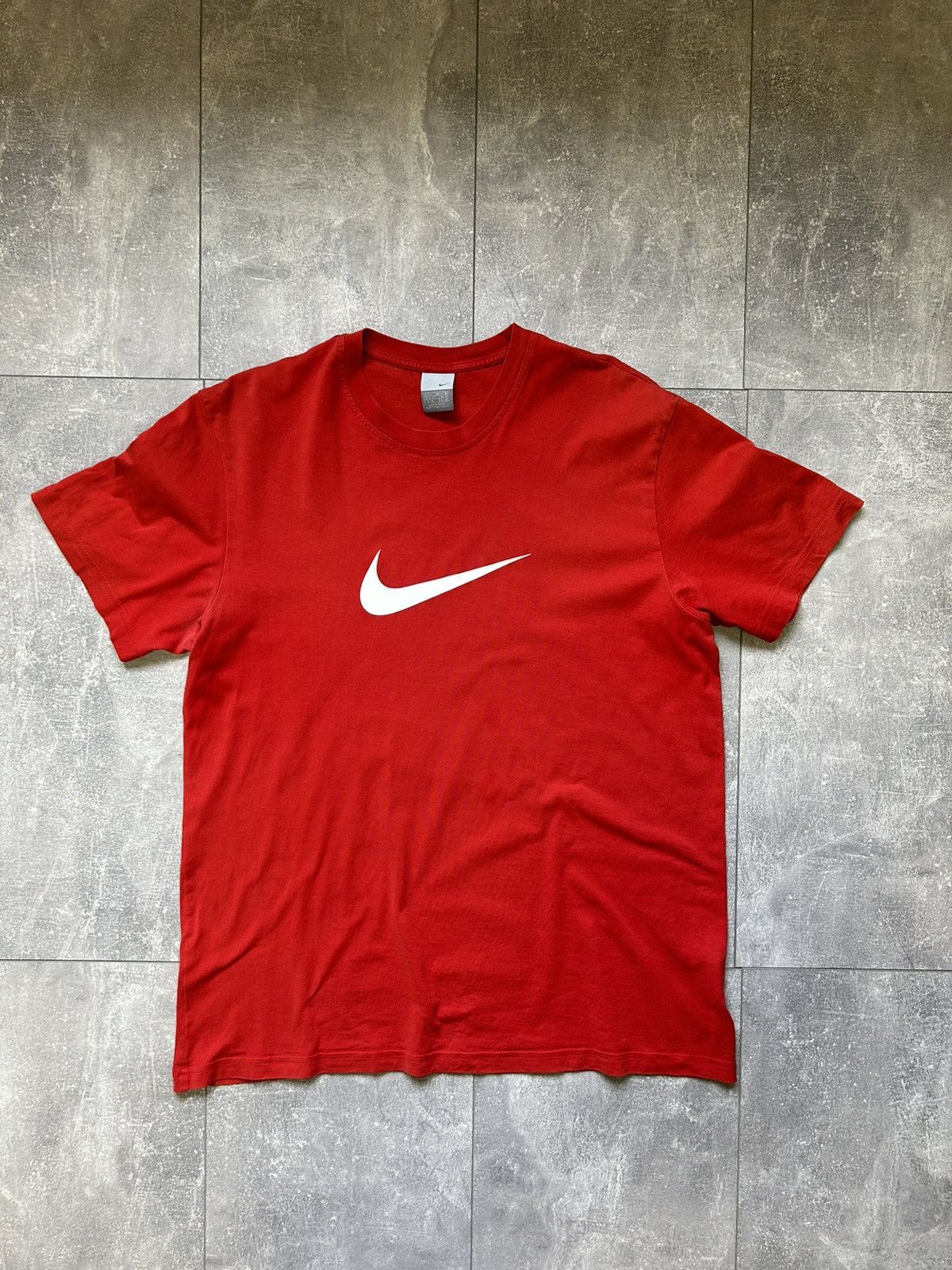 Nike Mens Vintage Nike Swoosh T Shirt streetwear y2k rare tee Size US XL / EU 56 / 4 - 14 Thumbnail