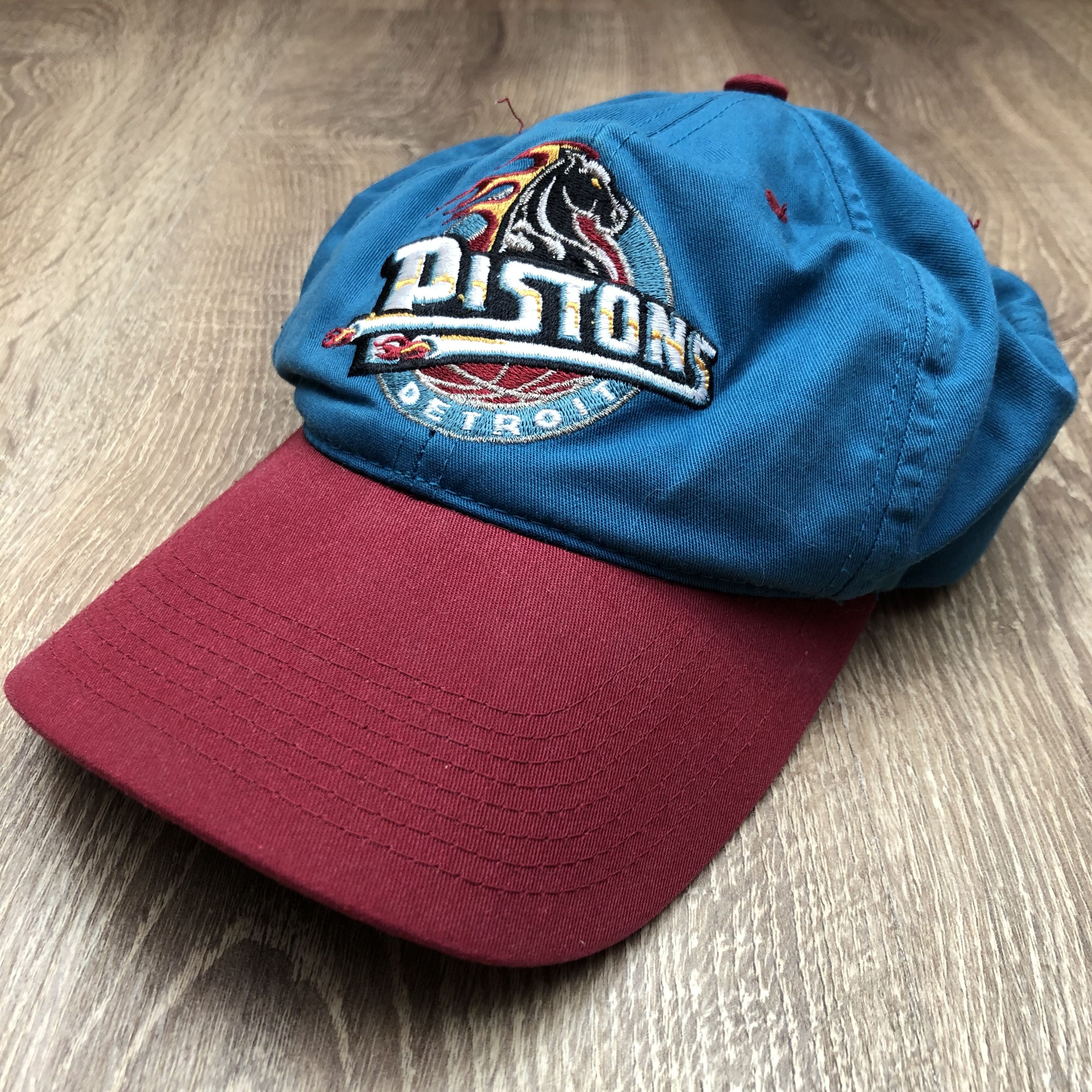 NBA × Vintage Vintage 90's Detroit Pistons Snapback Hat Cap Y2K Hype Size ONE SIZE - 2 Thumbnail