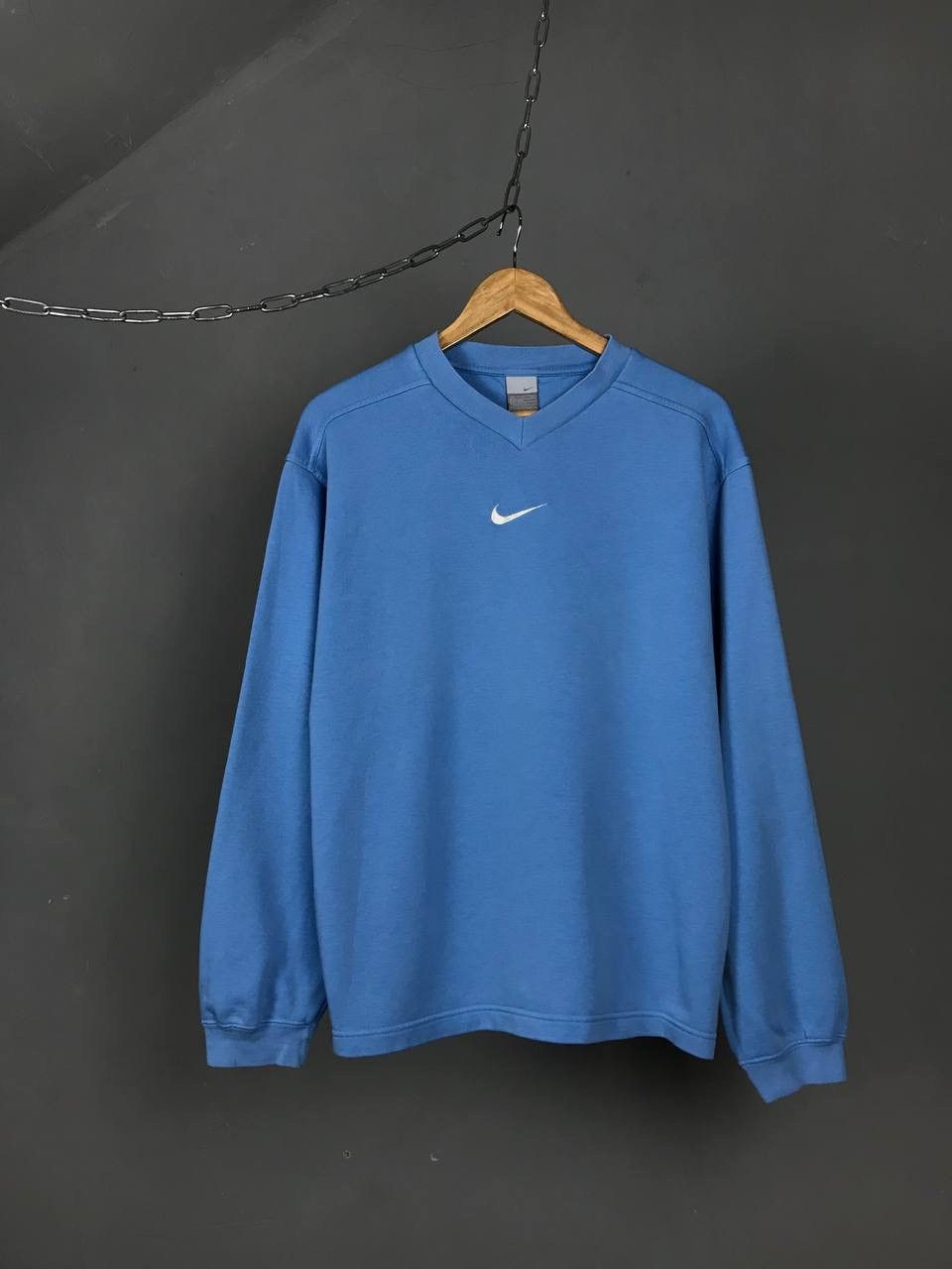 Nike Nike swoosh streetwear vintage center logo sweatshirt Size US S / EU 44-46 / 1 - 1 Thumbnail
