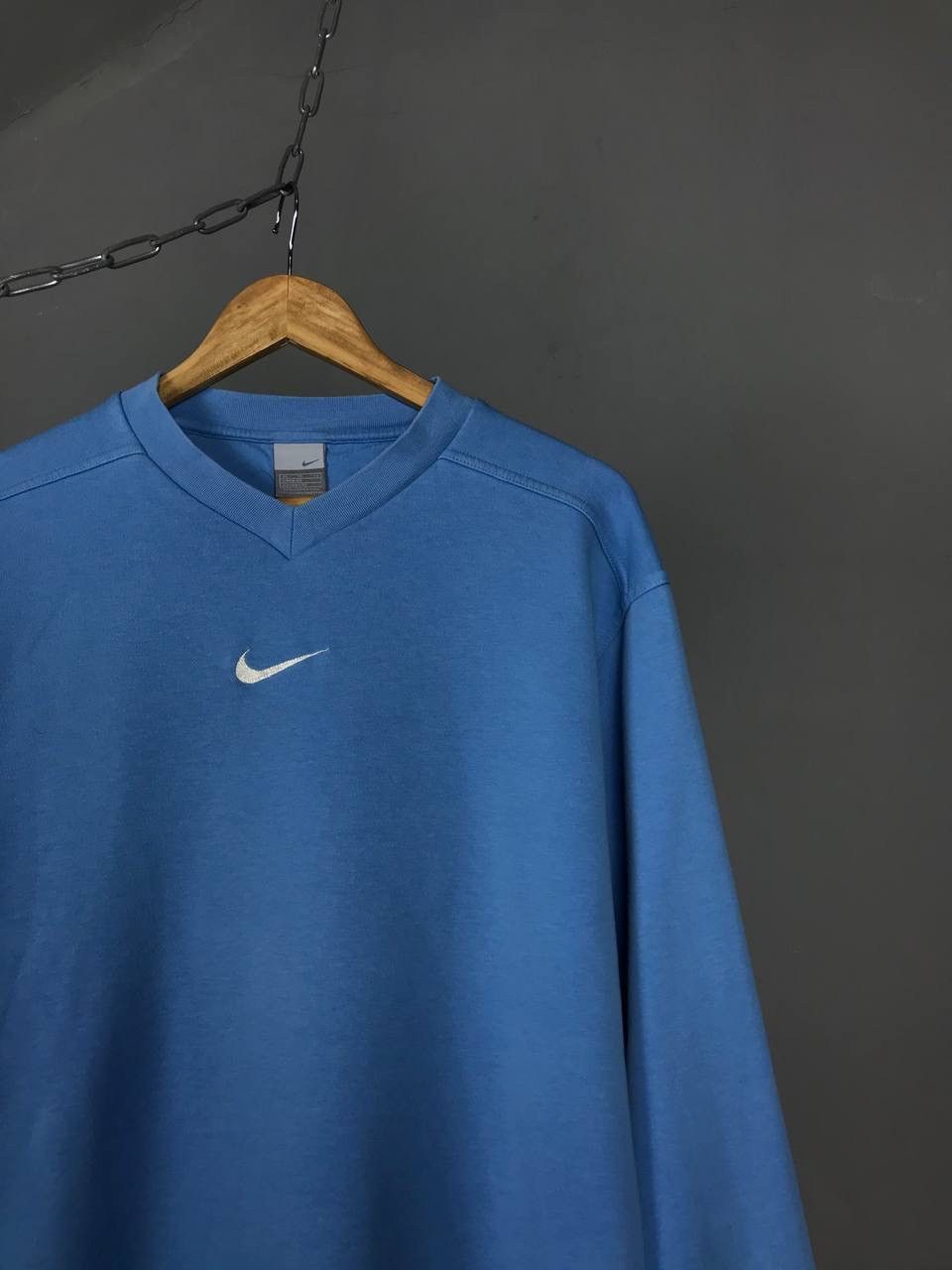 Nike Nike swoosh streetwear vintage center logo sweatshirt Size US S / EU 44-46 / 1 - 2 Thumbnail