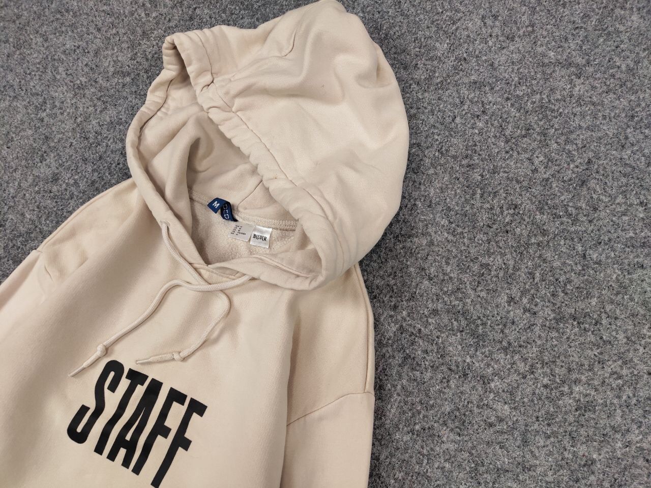 Justin Bieber Purpose World Tour Justin Bieber Staff Logo Beige Hoodie Size US M / EU 48-50 / 2 - 4 Thumbnail
