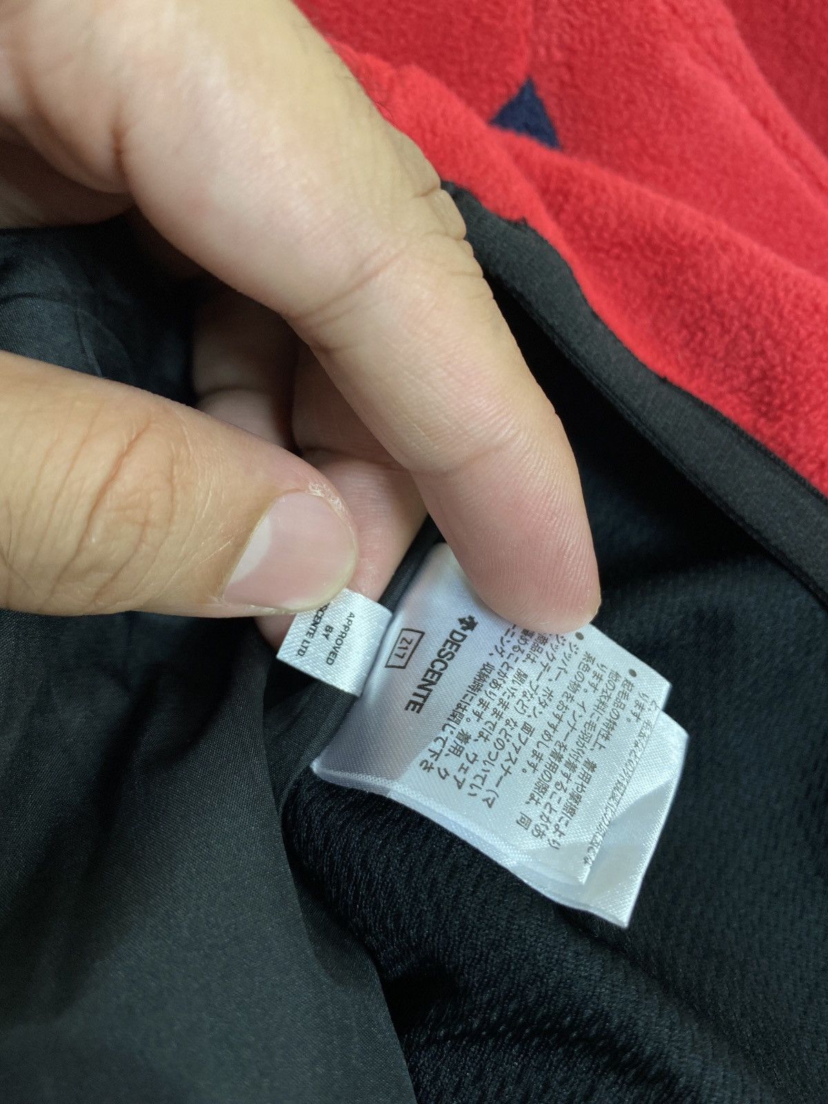 Descente Rare‼️ Descente Hoodie Fleece Nice Design Size US L / EU 52-54 / 3 - 7 Thumbnail