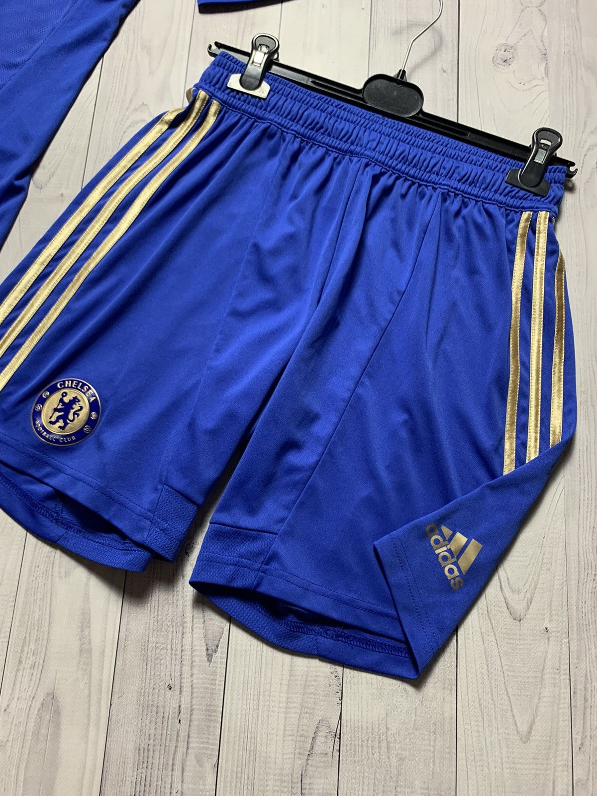 Adidas × Vintage Soccer jersey Chelsea gold stripes suit shorts size S Size US S / EU 44-46 / 1 - 3 Thumbnail