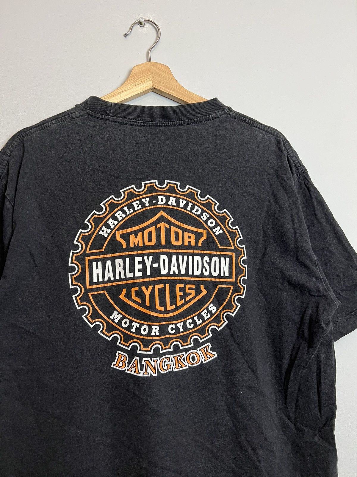 Harley Davidson Washed 00s Harley Davidson Motorcycles Bangkok Vintage Tee Size US L / EU 52-54 / 3 - 3 Thumbnail