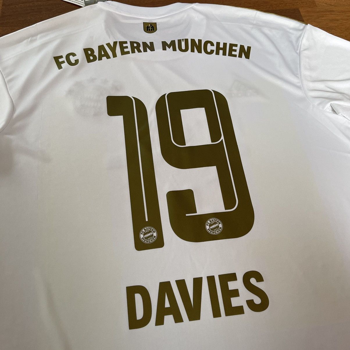 Adidas NWT BAYERN MUNICH ADIDAS 2022/2023 AWAY JERSEY #19 DAVIES Size US L / EU 52-54 / 3 - 11 Thumbnail