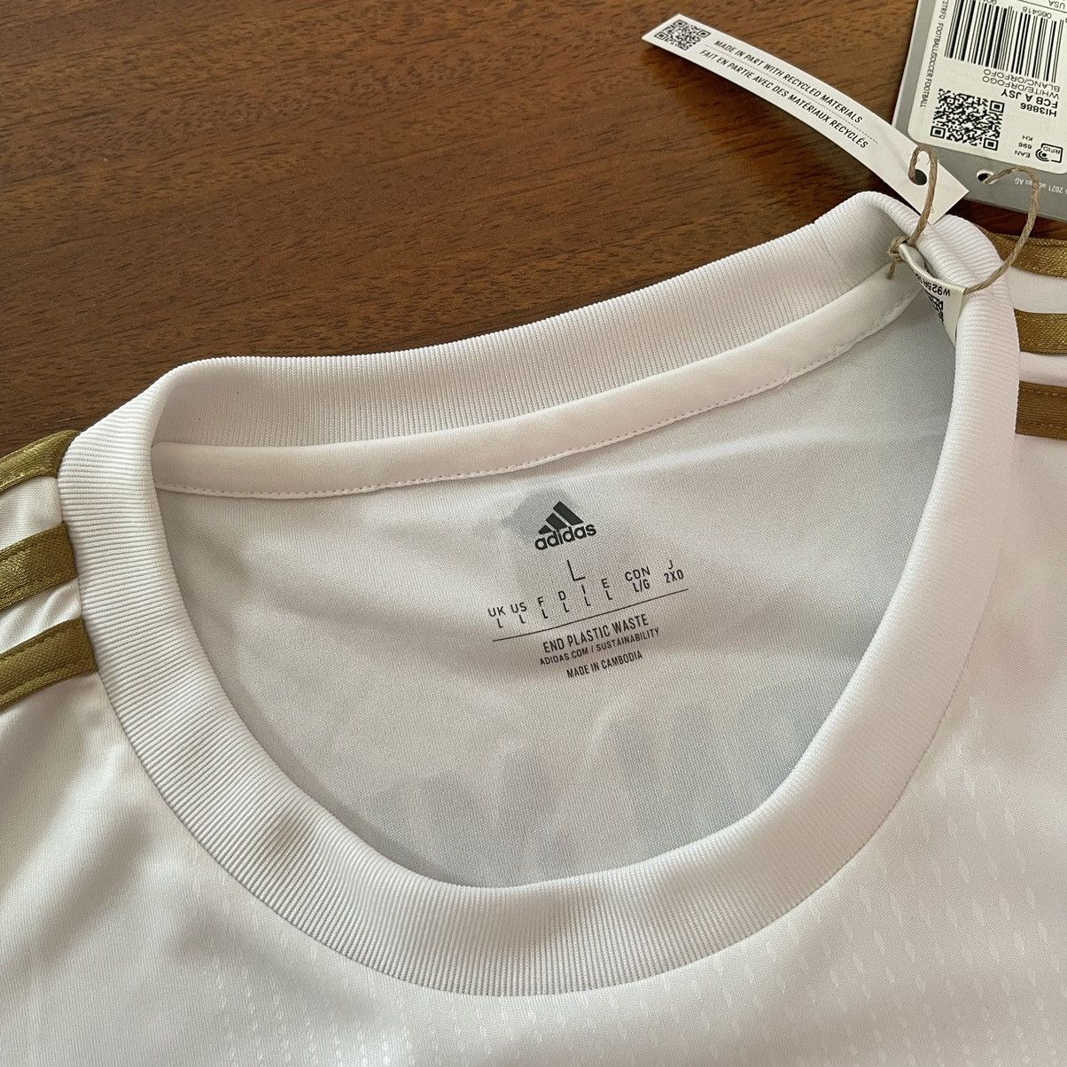 Adidas NWT BAYERN MUNICH ADIDAS 2022/2023 AWAY JERSEY #19 DAVIES Size US L / EU 52-54 / 3 - 6 Thumbnail