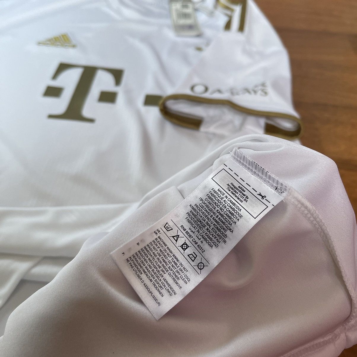 Adidas NWT BAYERN MUNICH ADIDAS 2022/2023 AWAY JERSEY #19 DAVIES Size US L / EU 52-54 / 3 - 14 Thumbnail