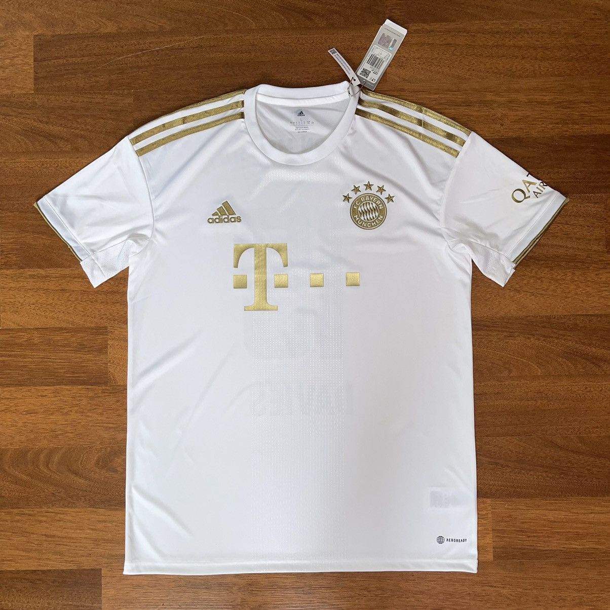 Adidas NWT BAYERN MUNICH ADIDAS 2022/2023 AWAY JERSEY #19 DAVIES Size US L / EU 52-54 / 3 - 2 Thumbnail