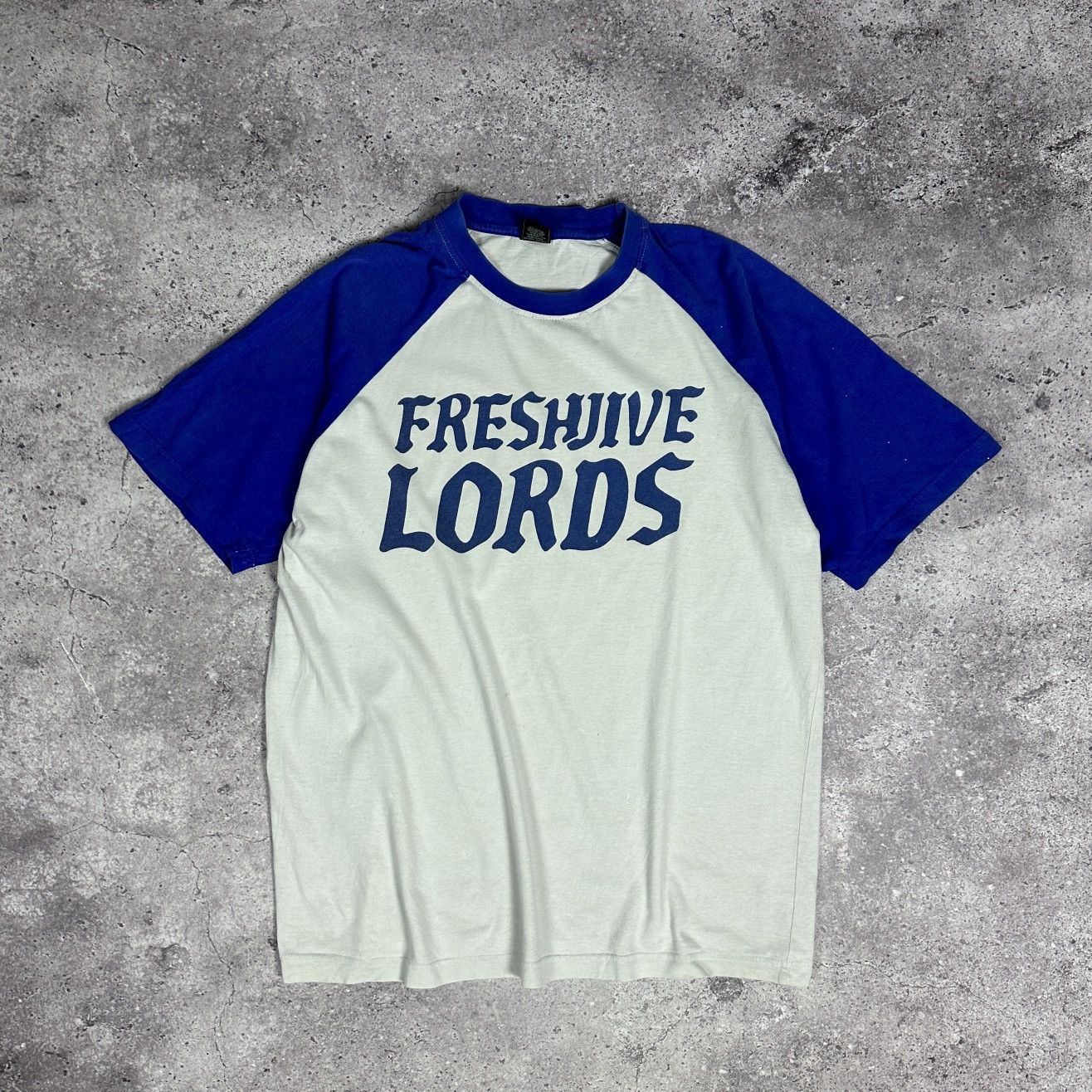 Vintage Vintage 90s Freshjive skateboarding Lords of Los Angeles tee Size US L / EU 52-54 / 3 - 1 Thumbnail