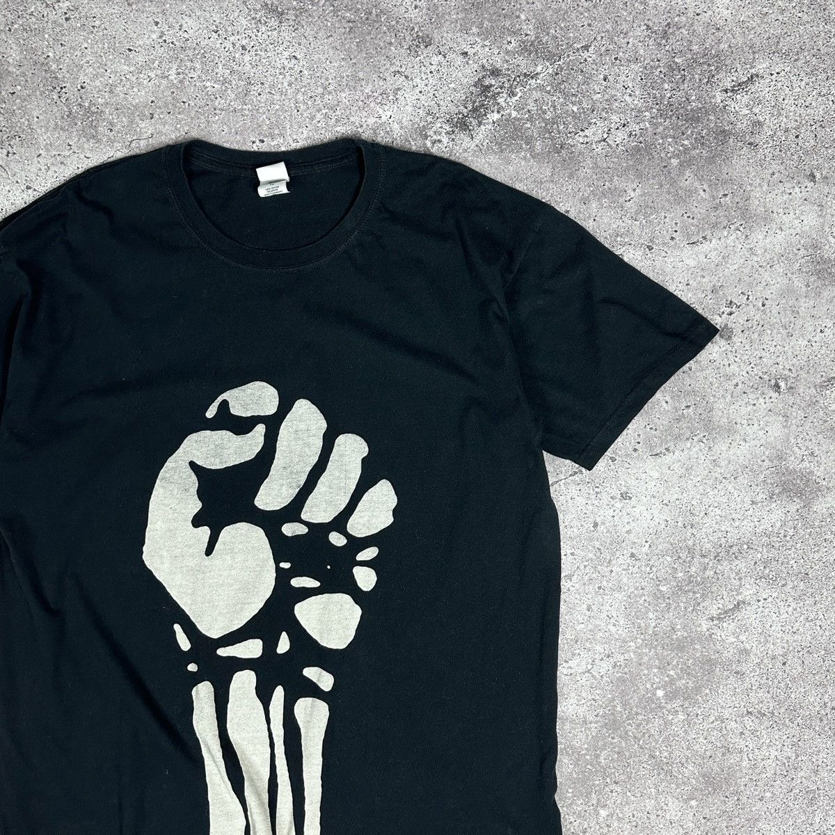 Rage Against The Machine Vintage 00s Rage Against The Machine Fist big logo tee Hand Size US XL / EU 56 / 4 - 3 Thumbnail