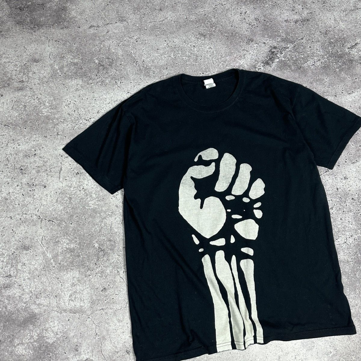 Rage Against The Machine Vintage 00s Rage Against The Machine Fist big logo tee Hand Size US XL / EU 56 / 4 - 5 Thumbnail