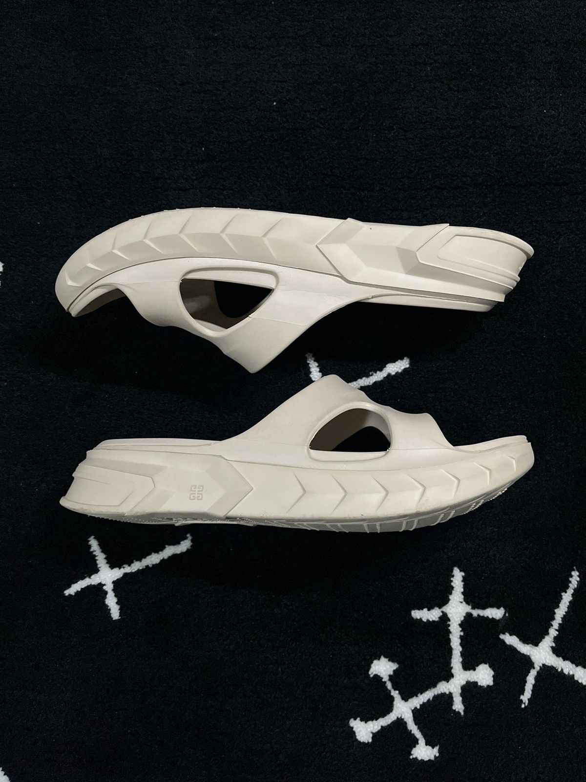 givenchy marshmallow slide