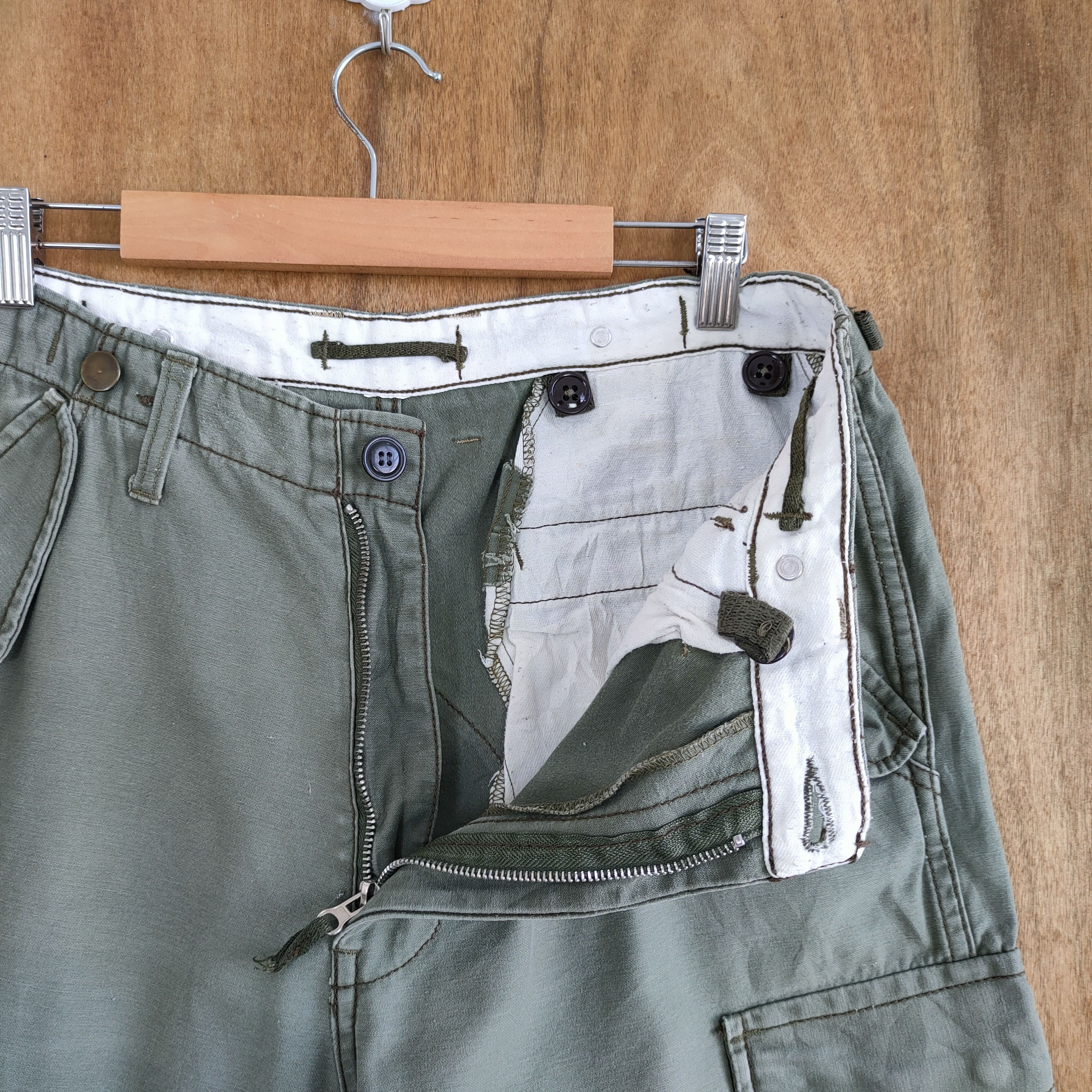 Vintage VINTAGE MILITARY BONDAGE FADED CARGO PANTS Size US 34 / EU 50 - 14 Thumbnail