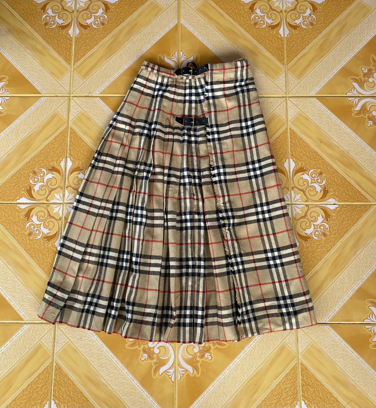 Burberry × Burberry Prorsum × Vintage VINTAGE BURBERRY MADE IN ENGLAND NOVA CHECK WOOL MIDI SKIRT Size 24" / US 00 / IT 34 - 7 Thumbnail