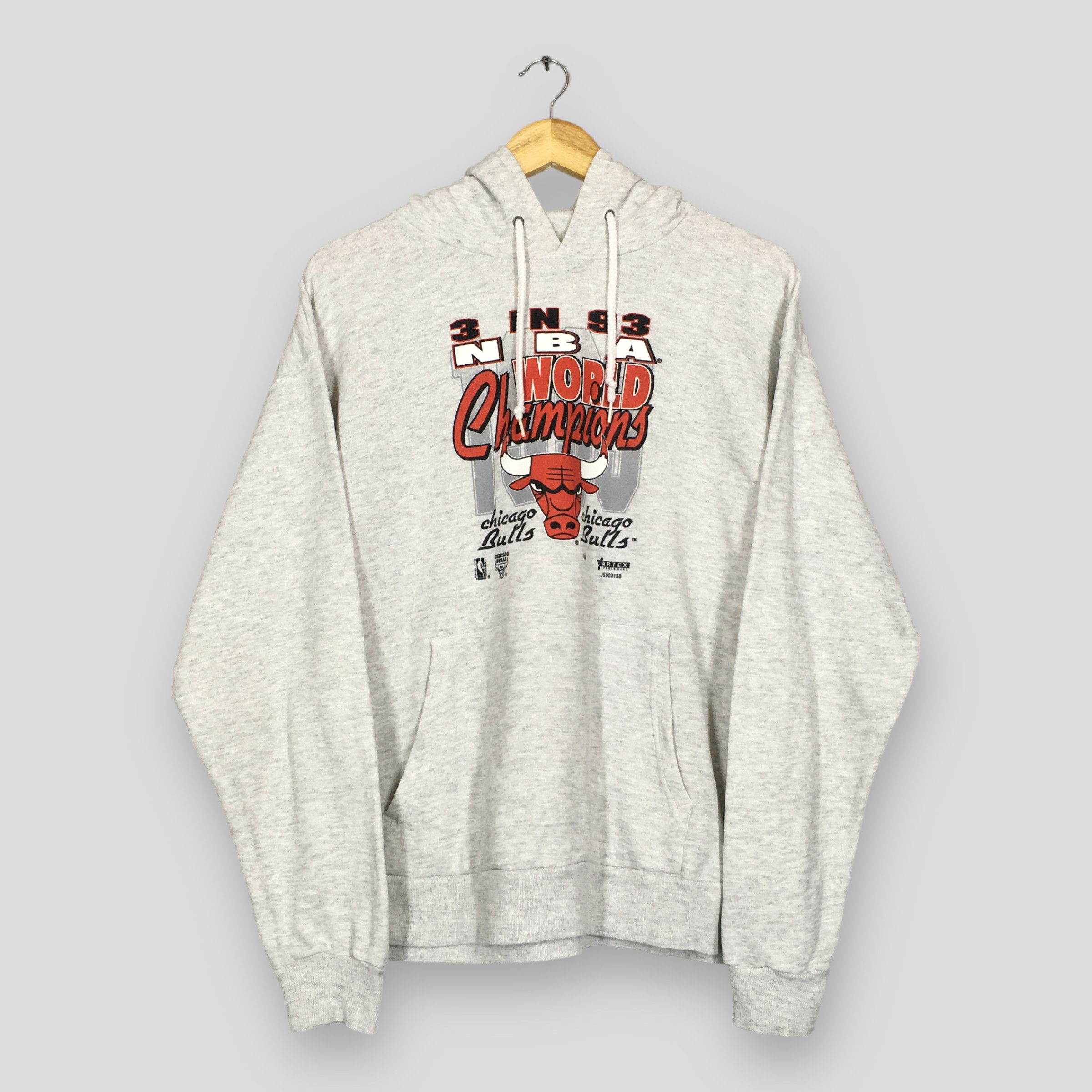 Hanes × NBA × Vintage Vintage Chicago Bulls Nba Hoodie Sweatshirt Large Size US L / EU 52-54 / 3 - 1 Thumbnail