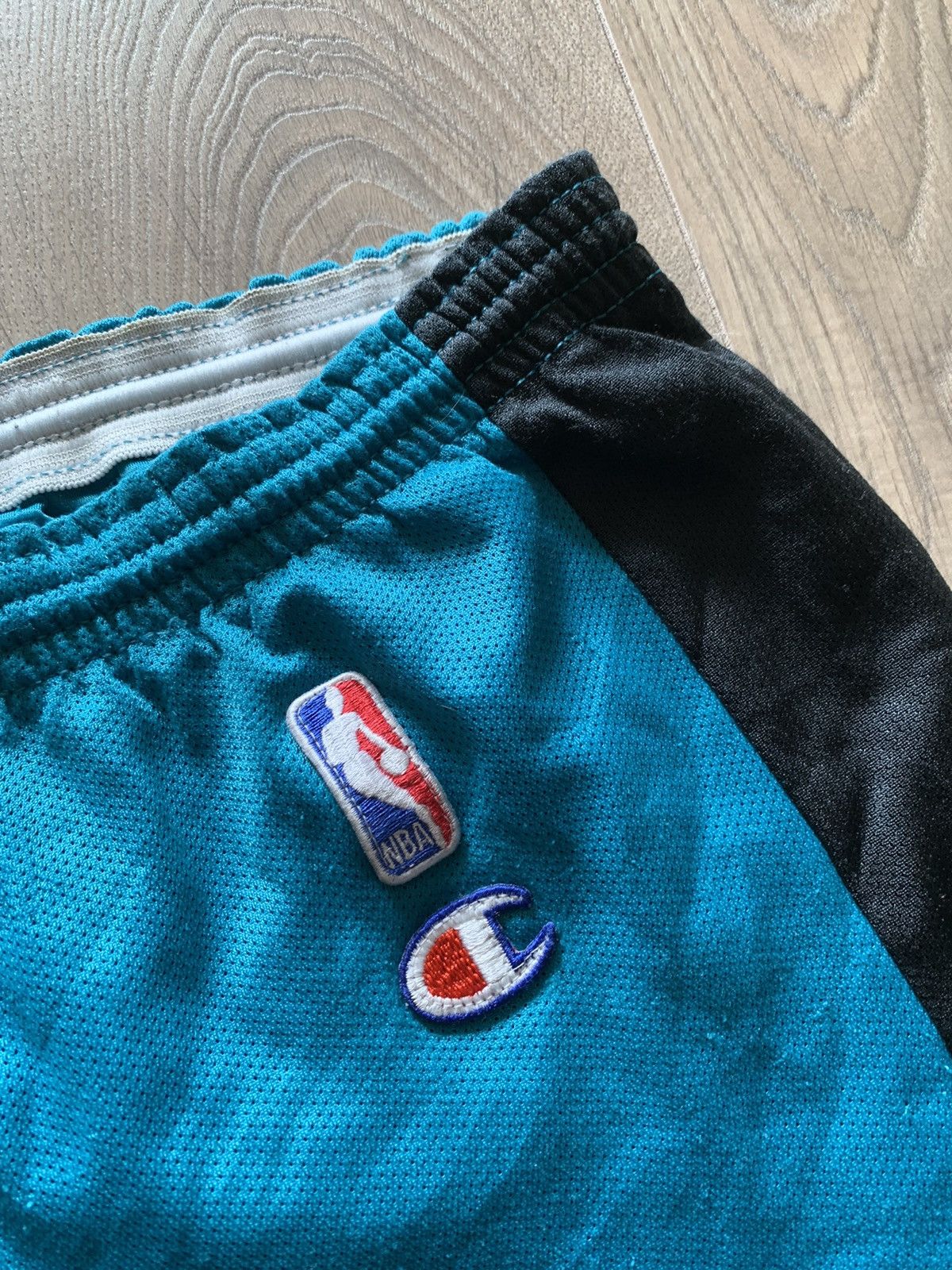 Champion × NBA × Vintage Detroit Pistons Vintage 90’s Champion NBA Shorts Size US 33 - 4 Thumbnail