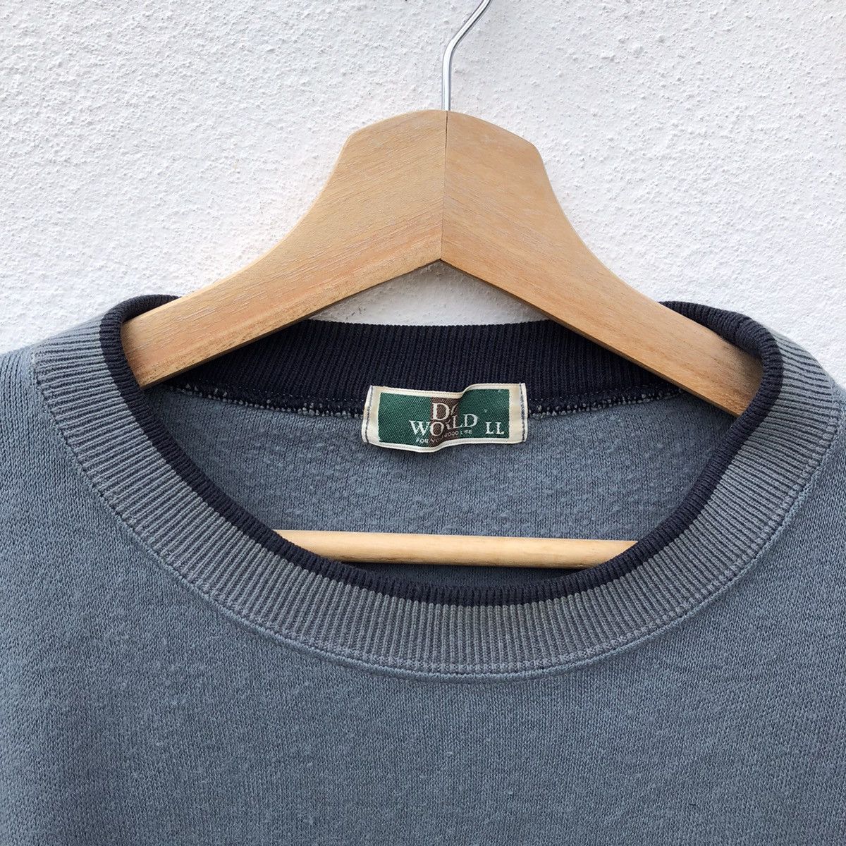 Japanese Brand VINTAGE SWEATSHIRT DC WORLD BIG LOGO EMBROIDERED Size US L / EU 52-54 / 3 - 4 Thumbnail