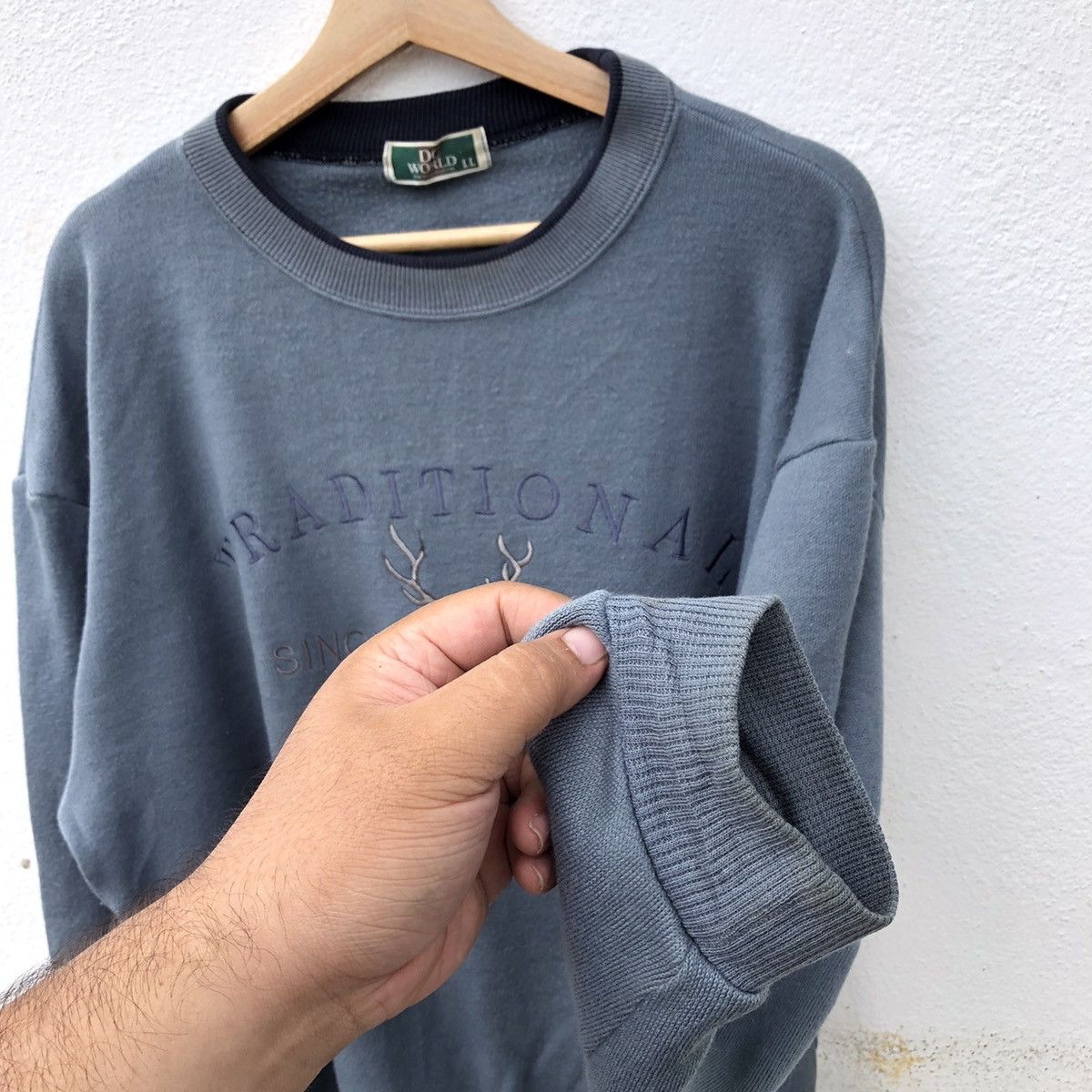 Japanese Brand VINTAGE SWEATSHIRT DC WORLD BIG LOGO EMBROIDERED Size US L / EU 52-54 / 3 - 5 Thumbnail