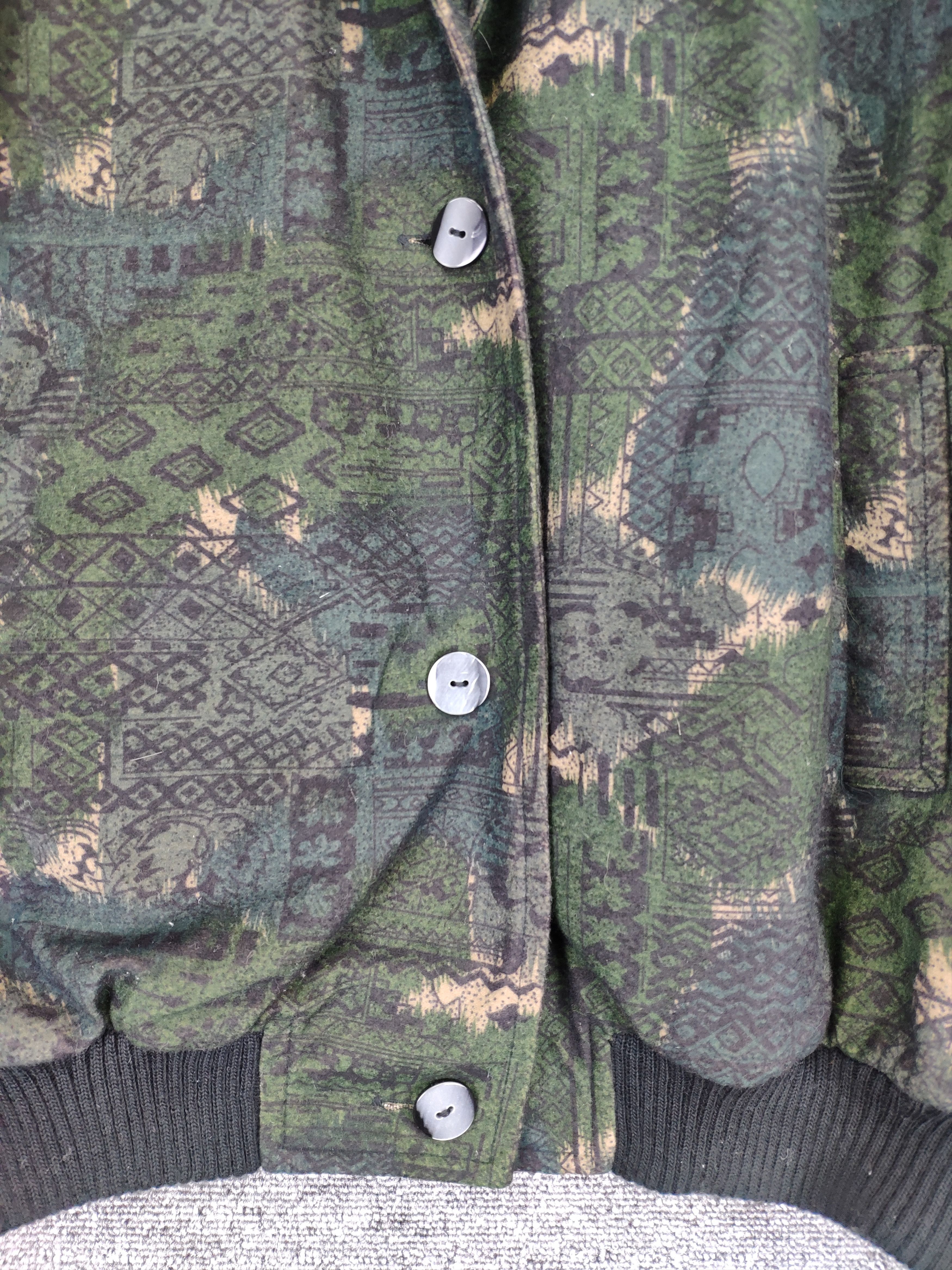 Japanese Brand Vintage Cardigan Jacket Abstract Motif Fullprint Size US L / EU 52-54 / 3 - 6 Thumbnail
