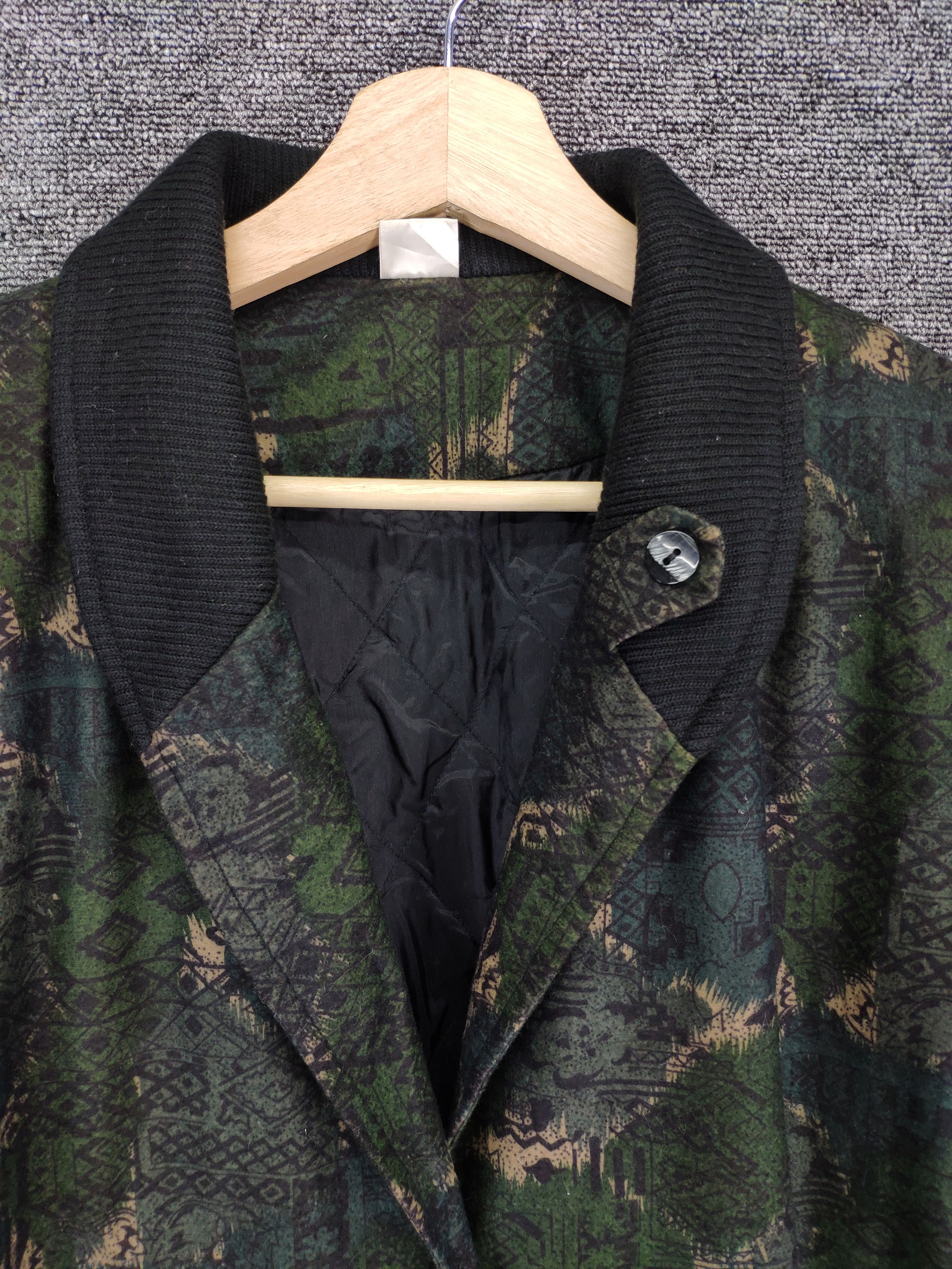 Japanese Brand Vintage Cardigan Jacket Abstract Motif Fullprint Size US L / EU 52-54 / 3 - 5 Thumbnail