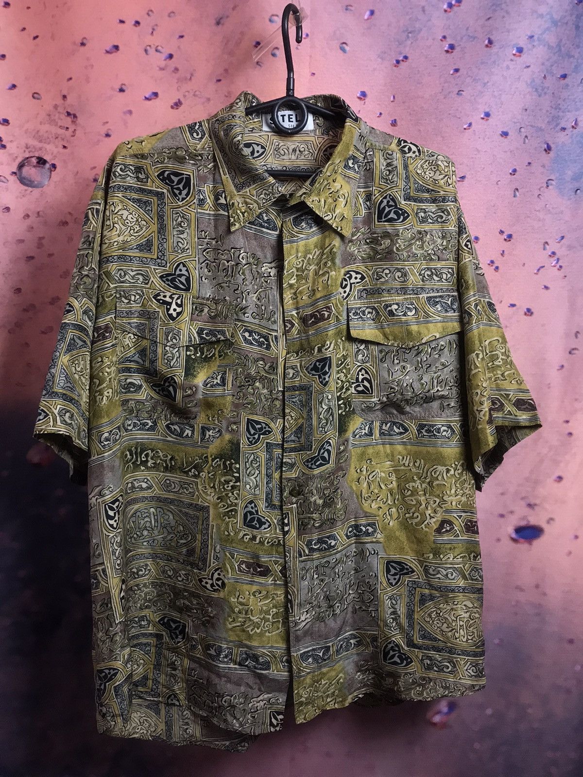 Vintage Vintage crazy Hawaiian silk shirt Size US L / EU 52-54 / 3 - 1 Thumbnail
