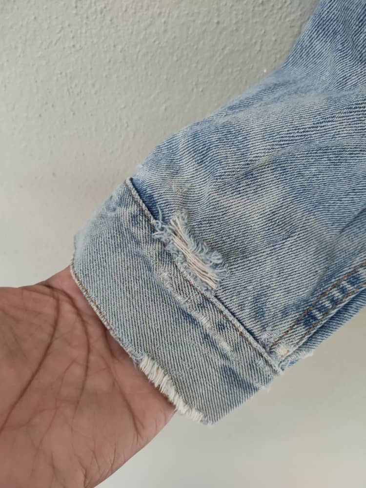Levi's Vintage Distressed Levi's Denim Jacket Size US L / EU 52-54 / 3 - 5 Thumbnail