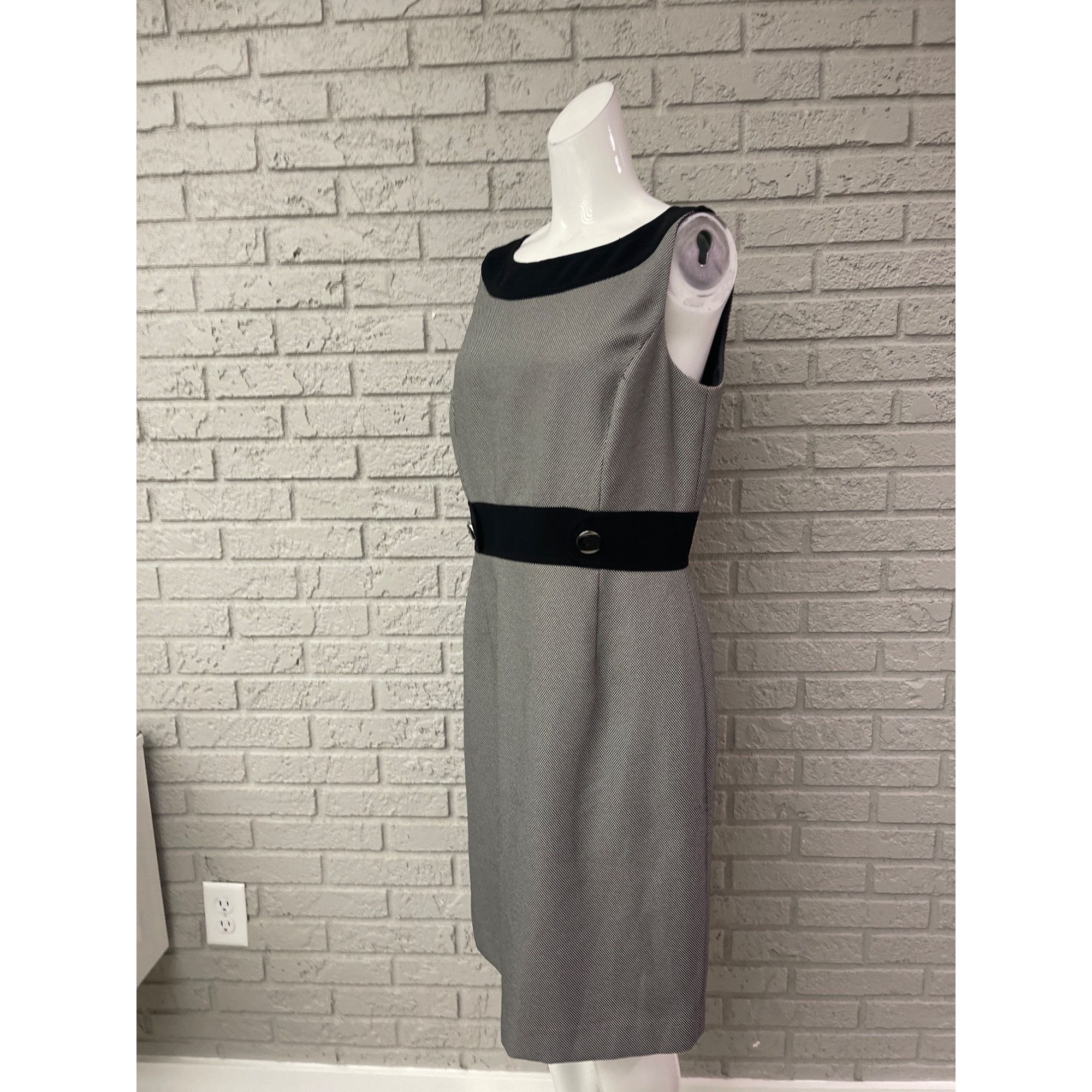 Tahari Arthur S Levine Sleeveless Black White Tweed Dress