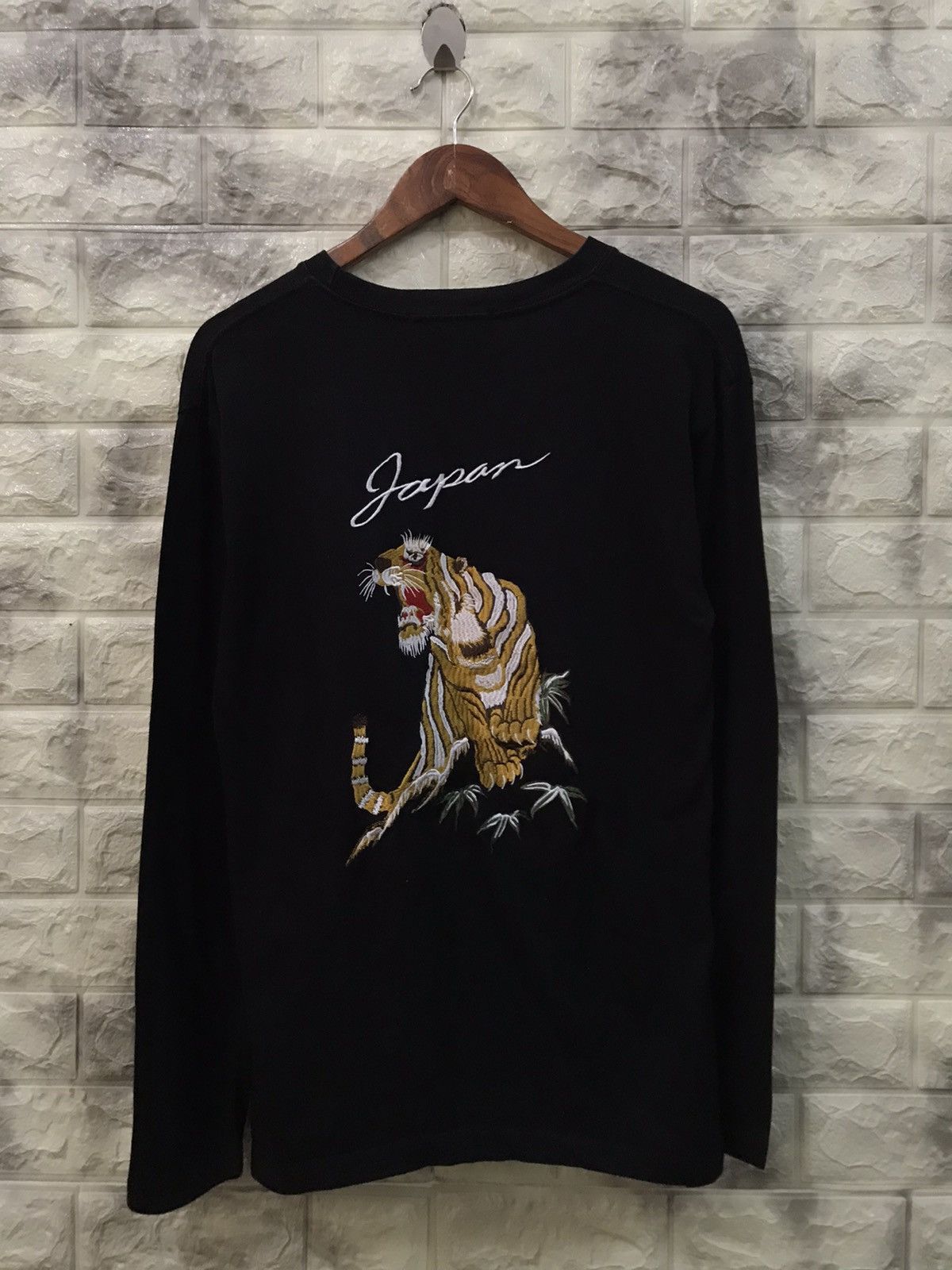 Japanese Brand Vintage Sukajan Tiger Embroidery Logo T-Shirt Size US L / EU 52-54 / 3 - 3 Thumbnail