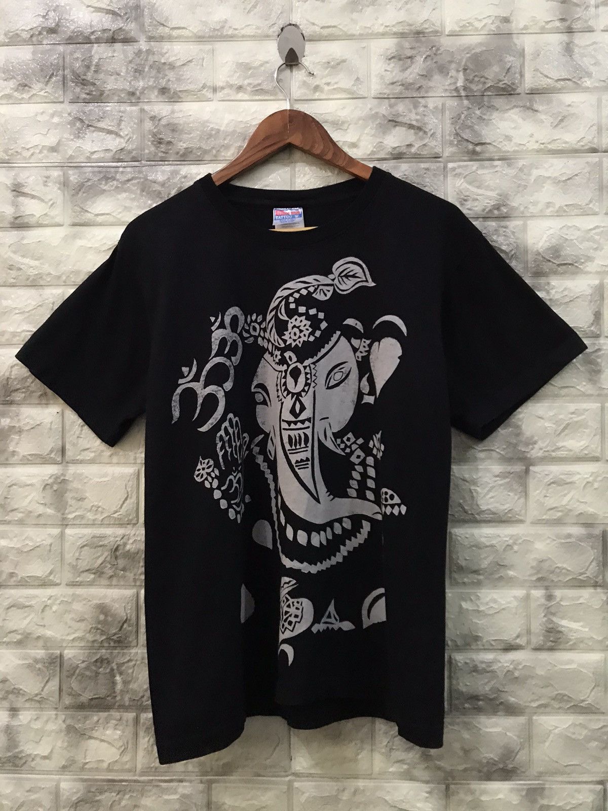 Japanese Brand Vintage Elephant Logo T-Shirt Size US M / EU 48-50 / 2 - 1 Thumbnail