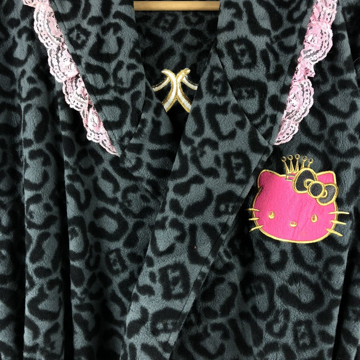 Japanese Brand Hello Kitty Collectible Embroidery Logo Gothstyle Robe Size L / US 10 / IT 46 - 2 Thumbnail