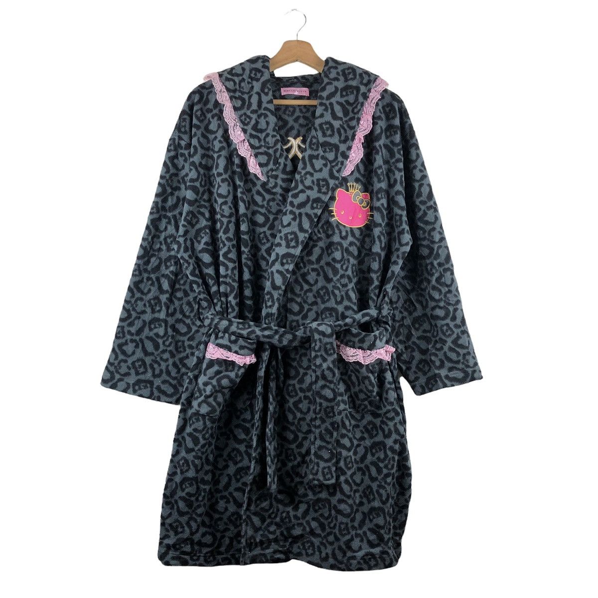 Japanese Brand Hello Kitty Collectible Embroidery Logo Gothstyle Robe Size L / US 10 / IT 46 - 1 Thumbnail