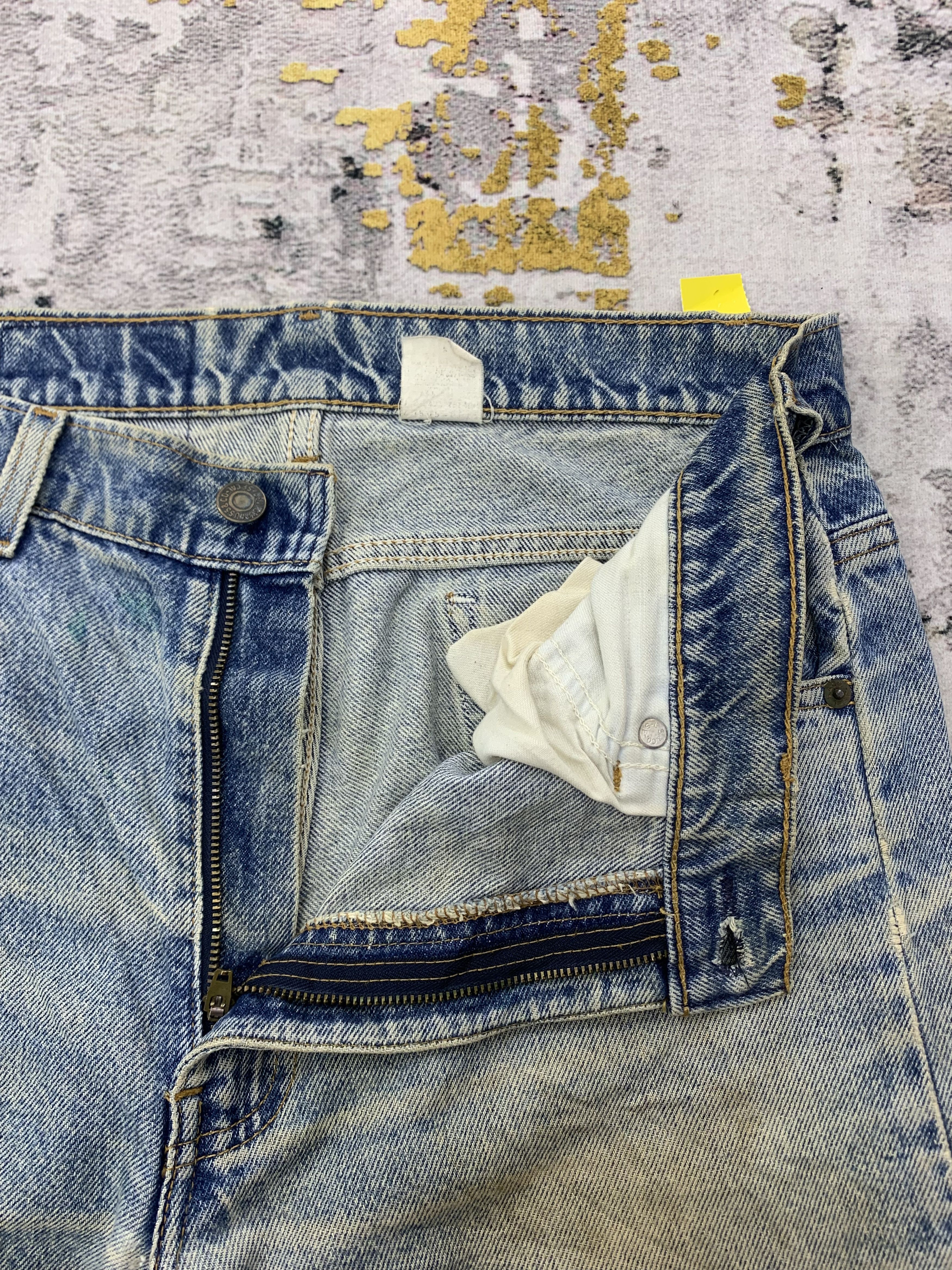 Levi's Vintage Levi's 505 Denim 33x30.5 Distressed Size US 33 - 2 Thumbnail