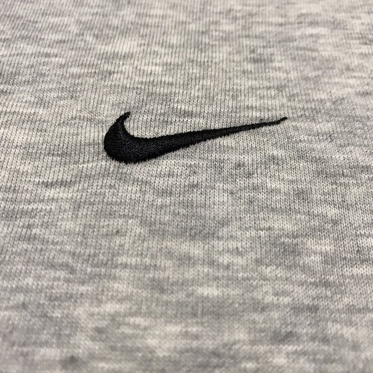 Nike Vintage nike swoosh embroiderylogosmall early 00s sleeveless Size US L / EU 52-54 / 3 - 6 Thumbnail