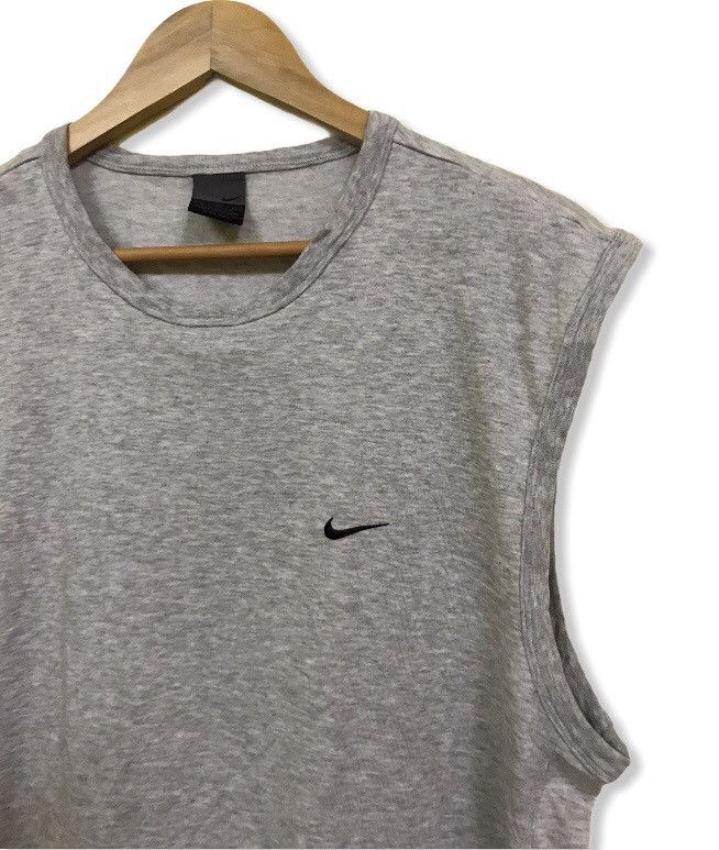 Nike Vintage nike swoosh embroiderylogosmall early 00s sleeveless Size US L / EU 52-54 / 3 - 3 Thumbnail