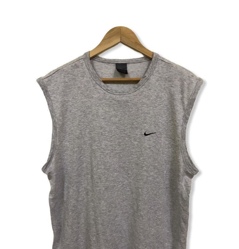 Nike Vintage nike swoosh embroiderylogosmall early 00s sleeveless Size US L / EU 52-54 / 3 - 5 Thumbnail