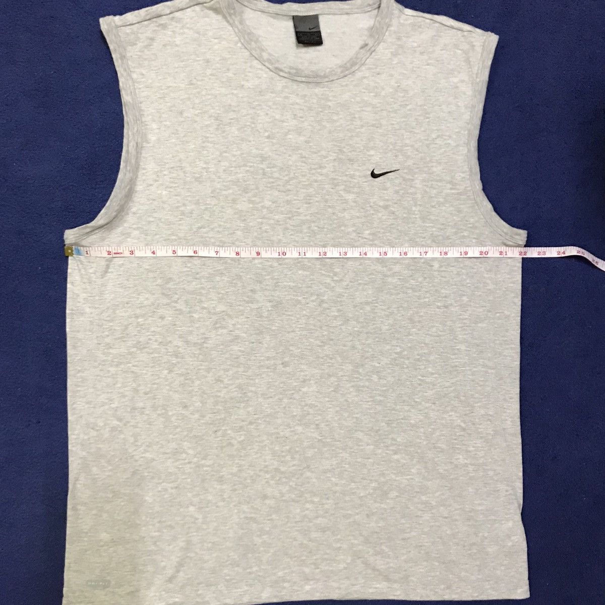 Nike Vintage nike swoosh embroiderylogosmall early 00s sleeveless Size US L / EU 52-54 / 3 - 8 Thumbnail