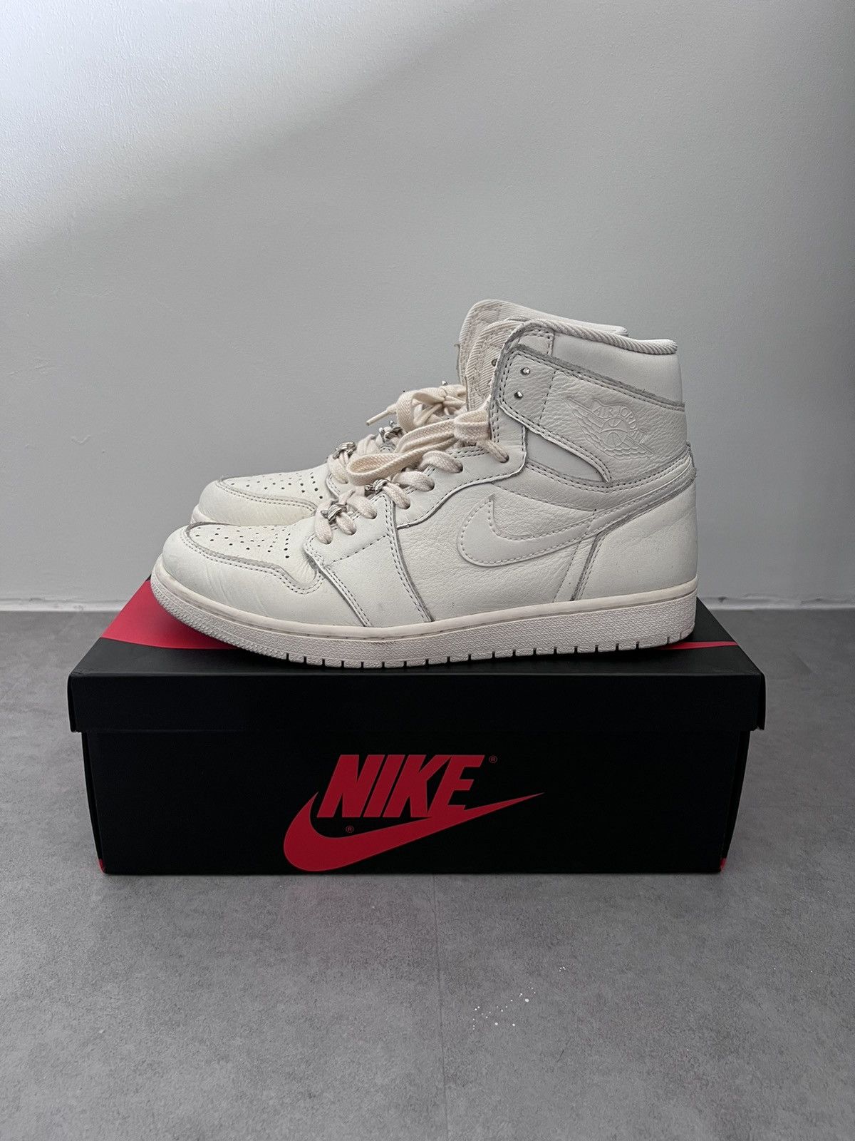 Jordan Brand × Nike Air Jordan 1 Retro High OG Sail 2017 Size US 9 / EU 42 - 3 Thumbnail