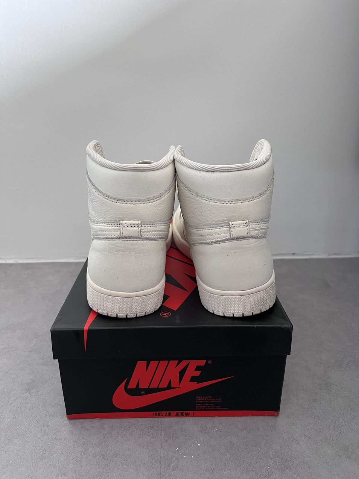 Jordan Brand × Nike Air Jordan 1 Retro High OG Sail 2017 Size US 9 / EU 42 - 4 Thumbnail